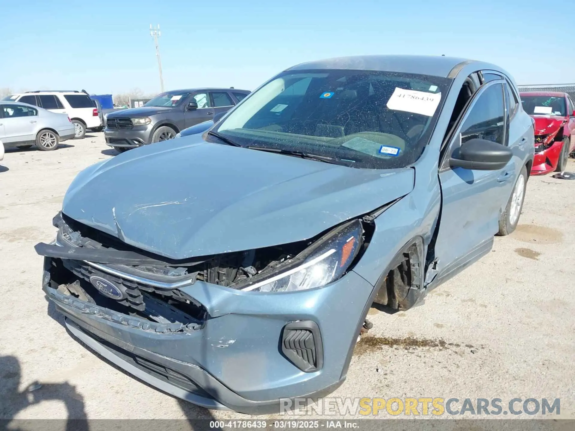 2 fotografías del automóvil dañado 1FMCU0GN0PUA61494 FORD ESCAPE 2023