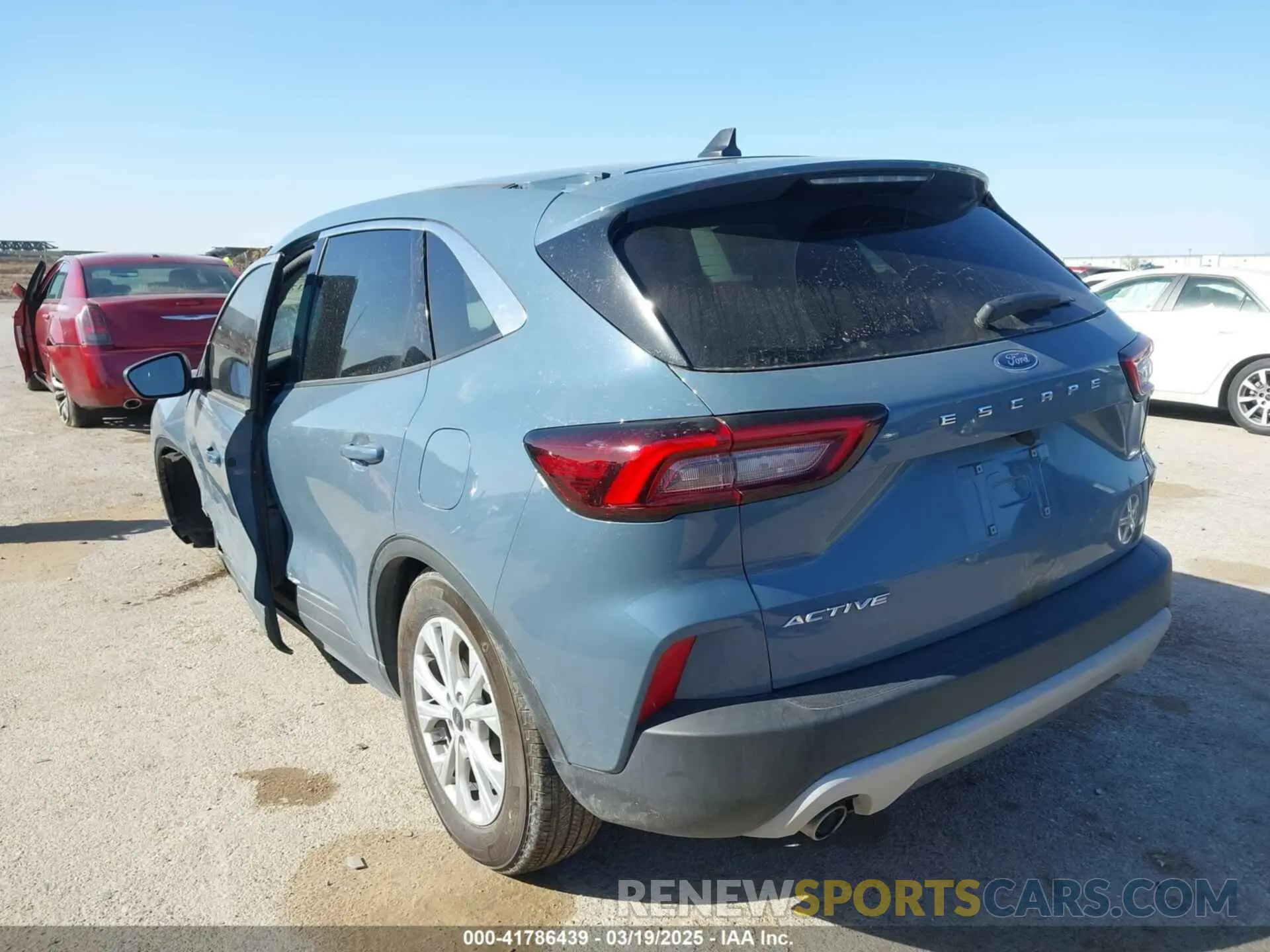 3 fotografías del automóvil dañado 1FMCU0GN0PUA61494 FORD ESCAPE 2023