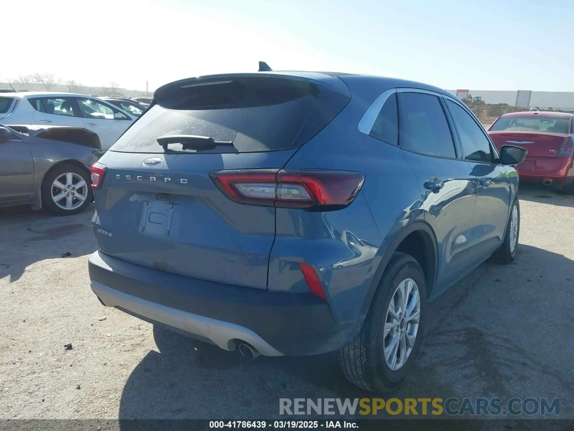 4 fotografías del automóvil dañado 1FMCU0GN0PUA61494 FORD ESCAPE 2023