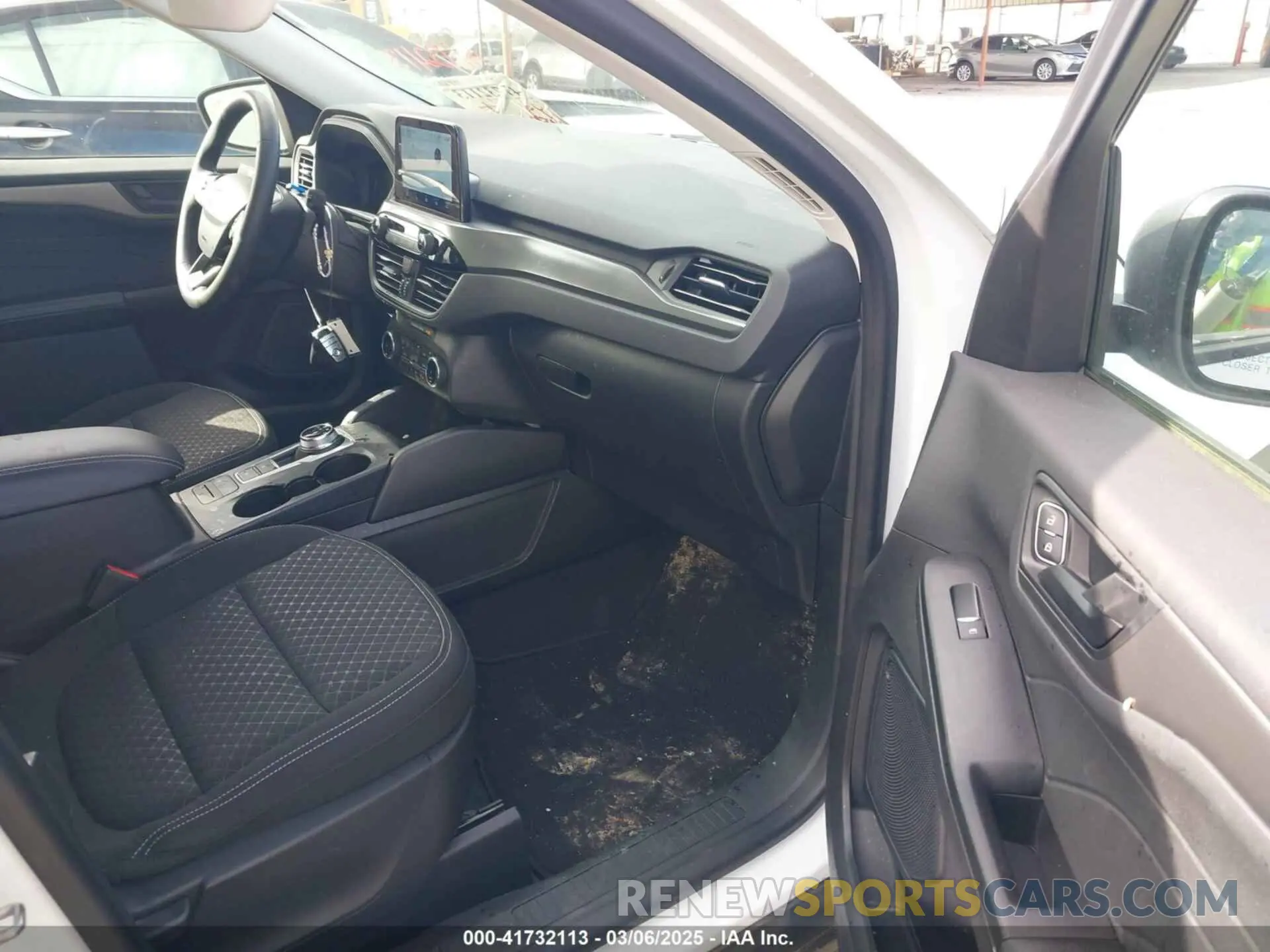 5 fotografías del automóvil dañado 1FMCU0GN0PUA95712 FORD ESCAPE 2023