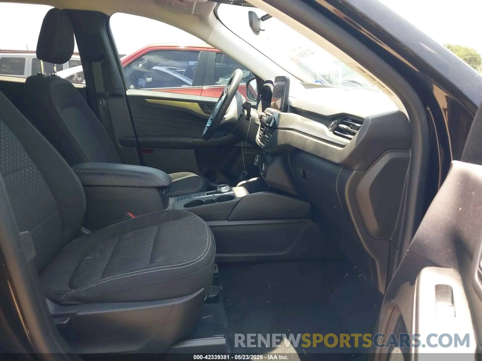 5 fotografías del automóvil dañado 1FMCU0GN0PUB19216 FORD ESCAPE 2023