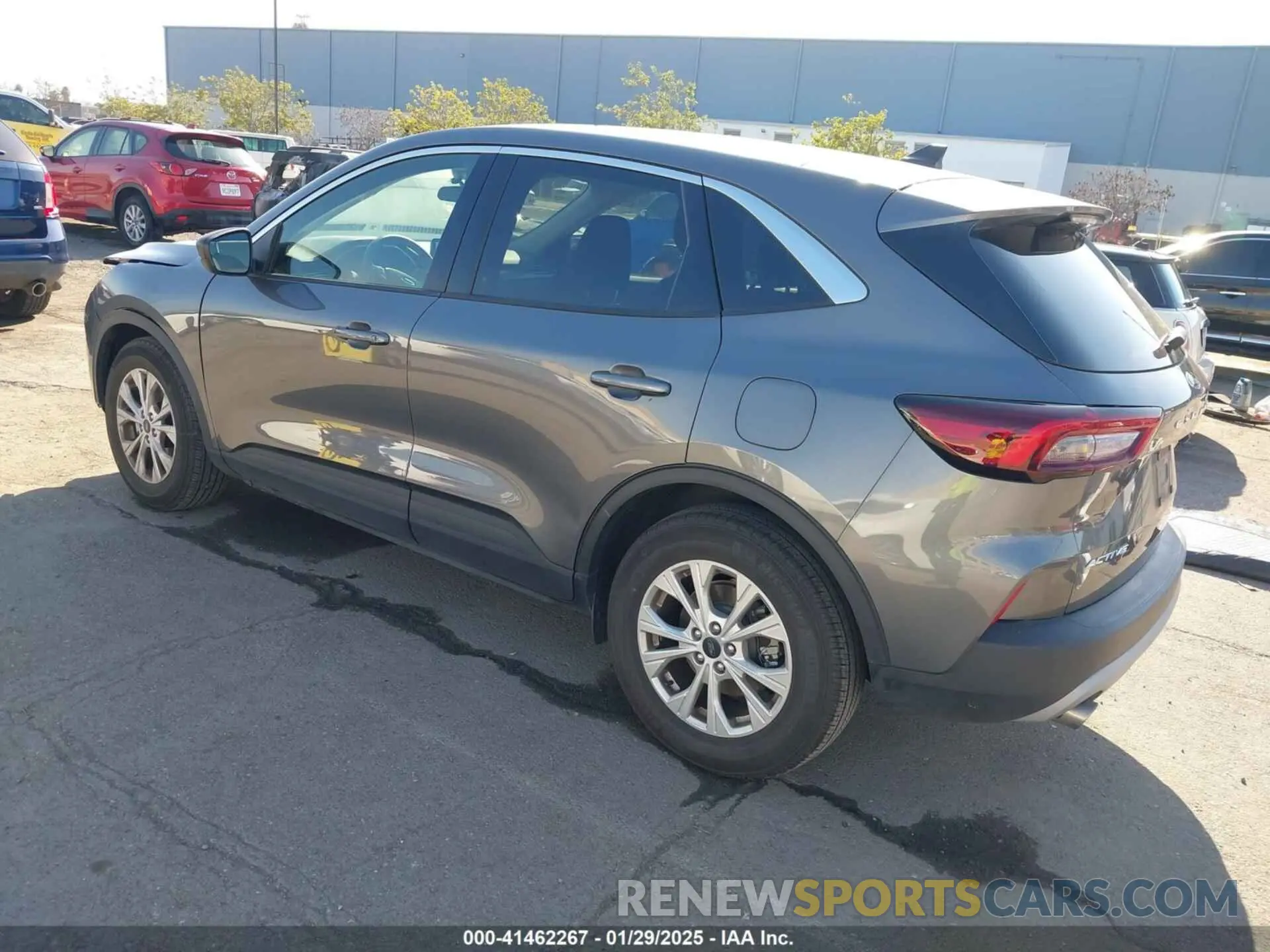 3 fotografías del automóvil dañado 1FMCU0GN2PUB35451 FORD ESCAPE 2023
