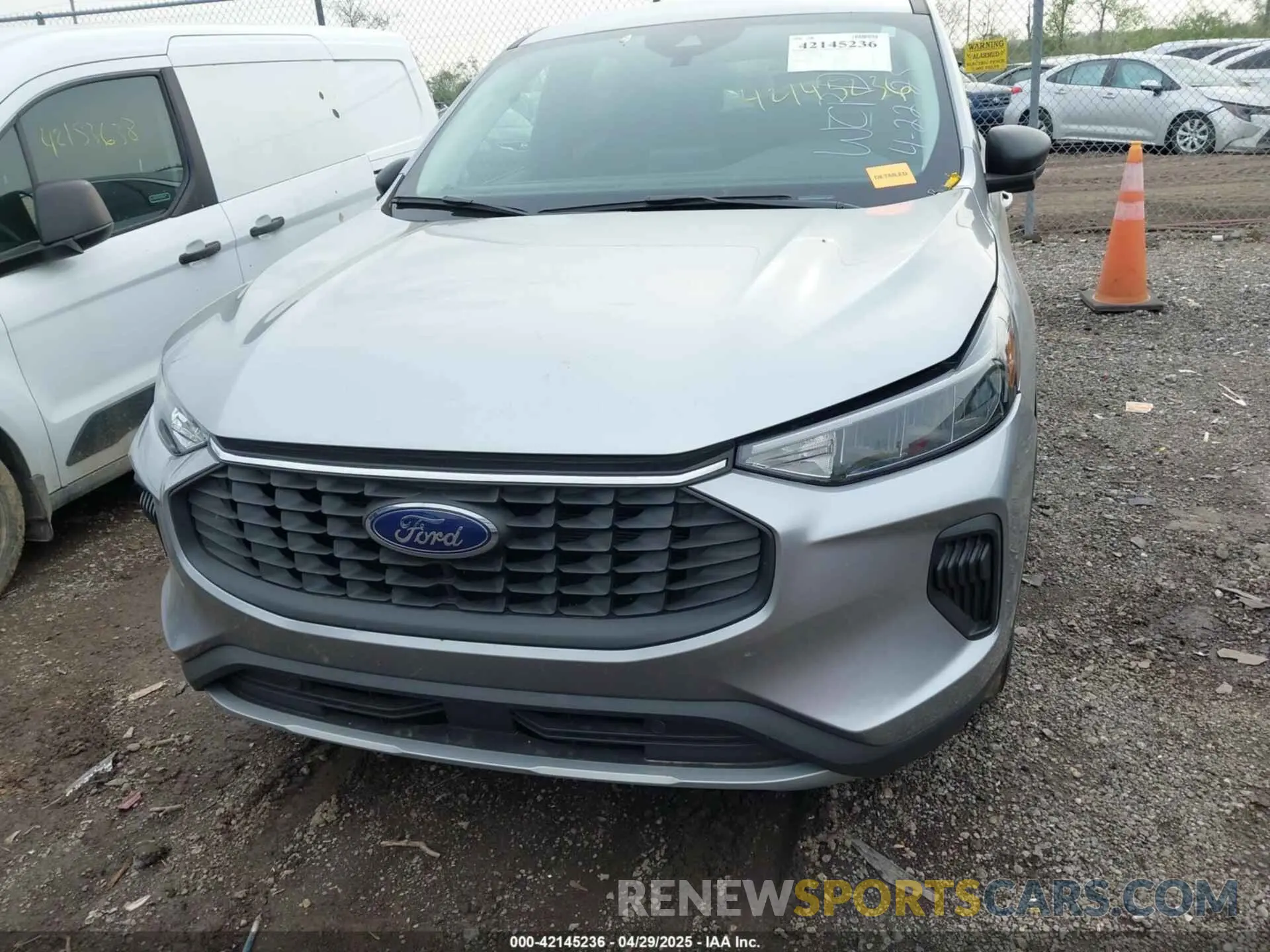 13 fotografías del automóvil dañado 1FMCU0GN7PUB09508 FORD ESCAPE 2023