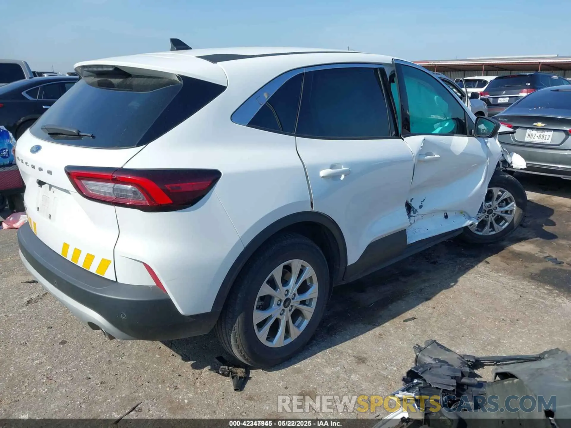 4 fotografías del automóvil dañado 1FMCU0GN8PUA26329 FORD ESCAPE 2023