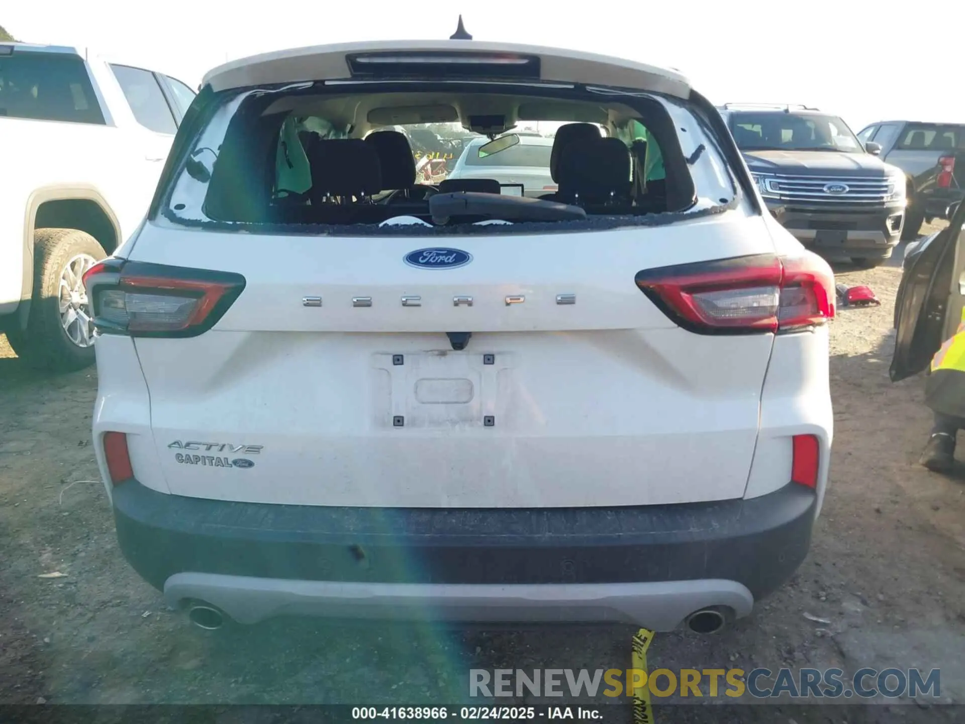 16 fotografías del automóvil dañado 1FMCU0GN8PUA64420 FORD ESCAPE 2023