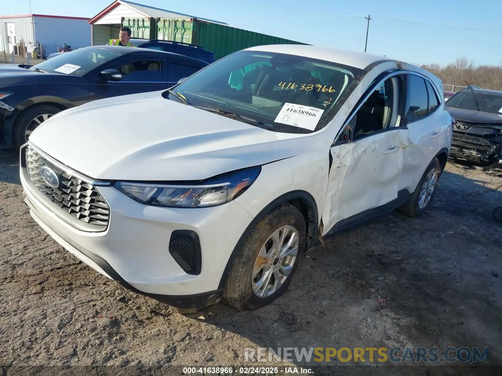 2 fotografías del automóvil dañado 1FMCU0GN8PUA64420 FORD ESCAPE 2023