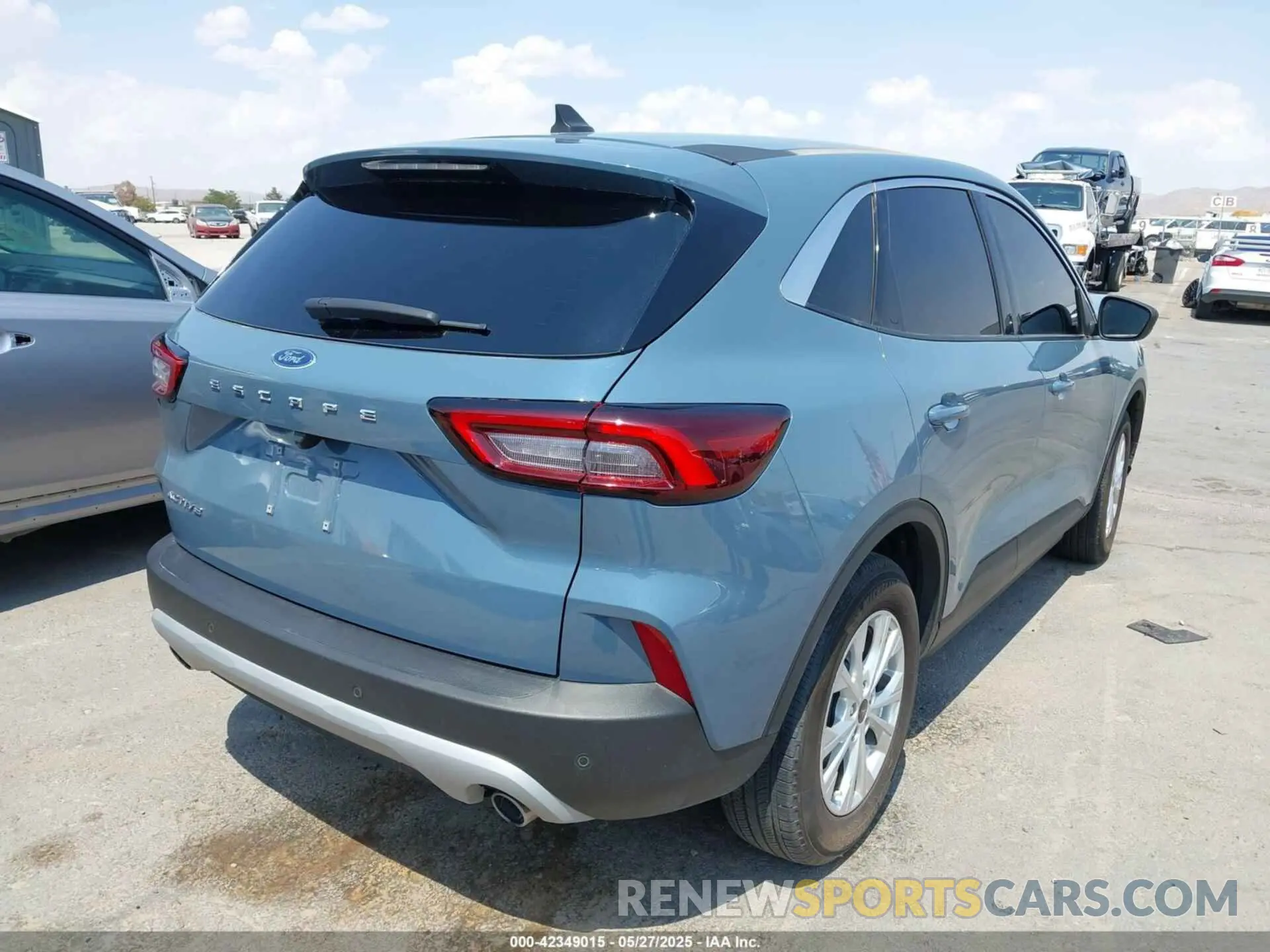 4 fotografías del automóvil dañado 1FMCU0GN8PUB12773 FORD ESCAPE 2023