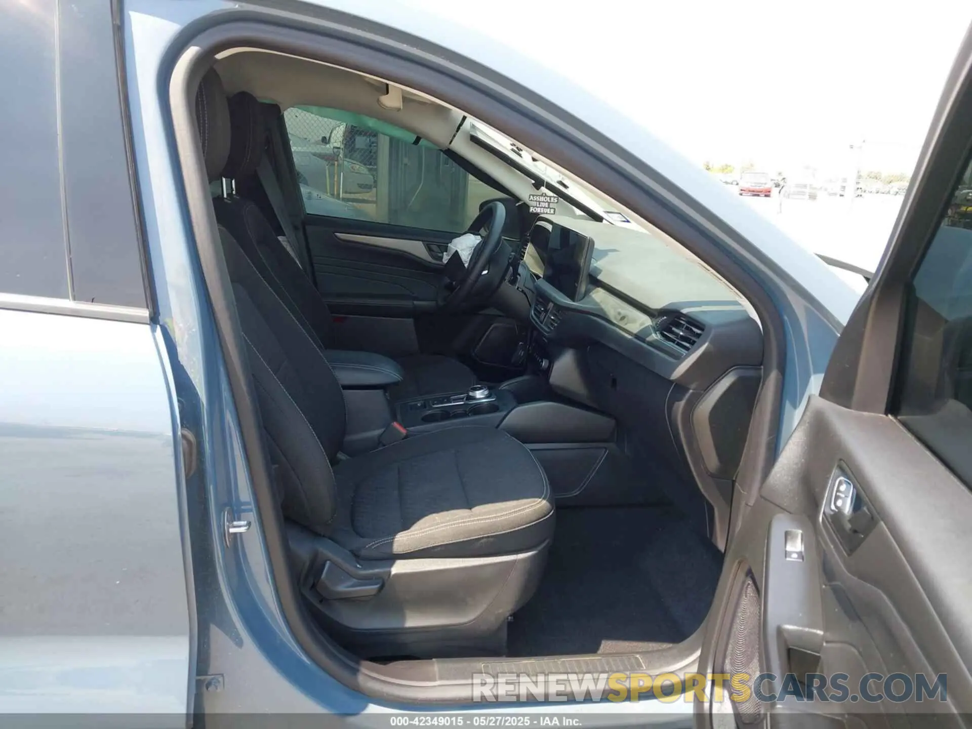 5 fotografías del automóvil dañado 1FMCU0GN8PUB12773 FORD ESCAPE 2023