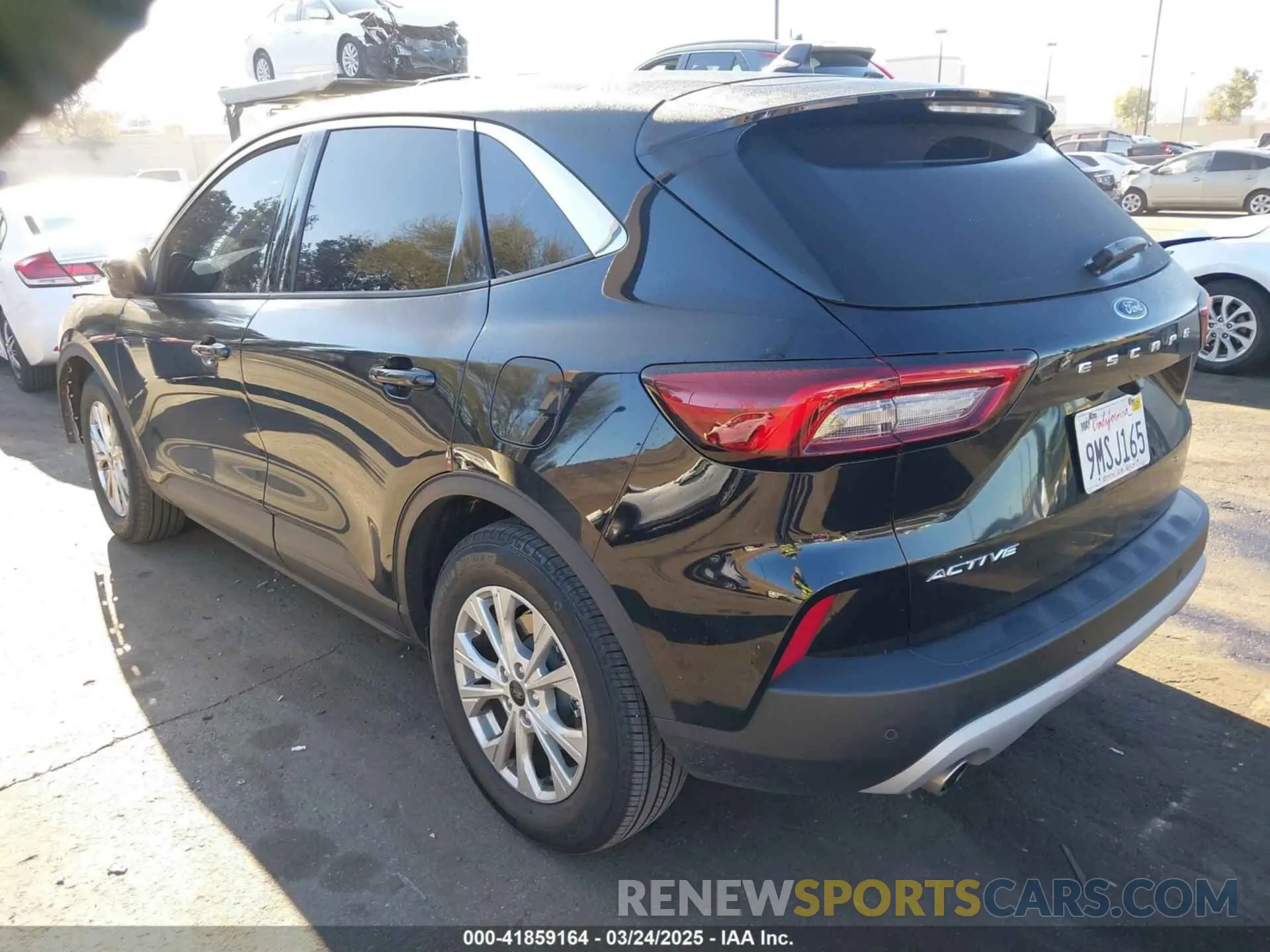 3 fotografías del automóvil dañado 1FMCU0GN9PUB12426 FORD ESCAPE 2023