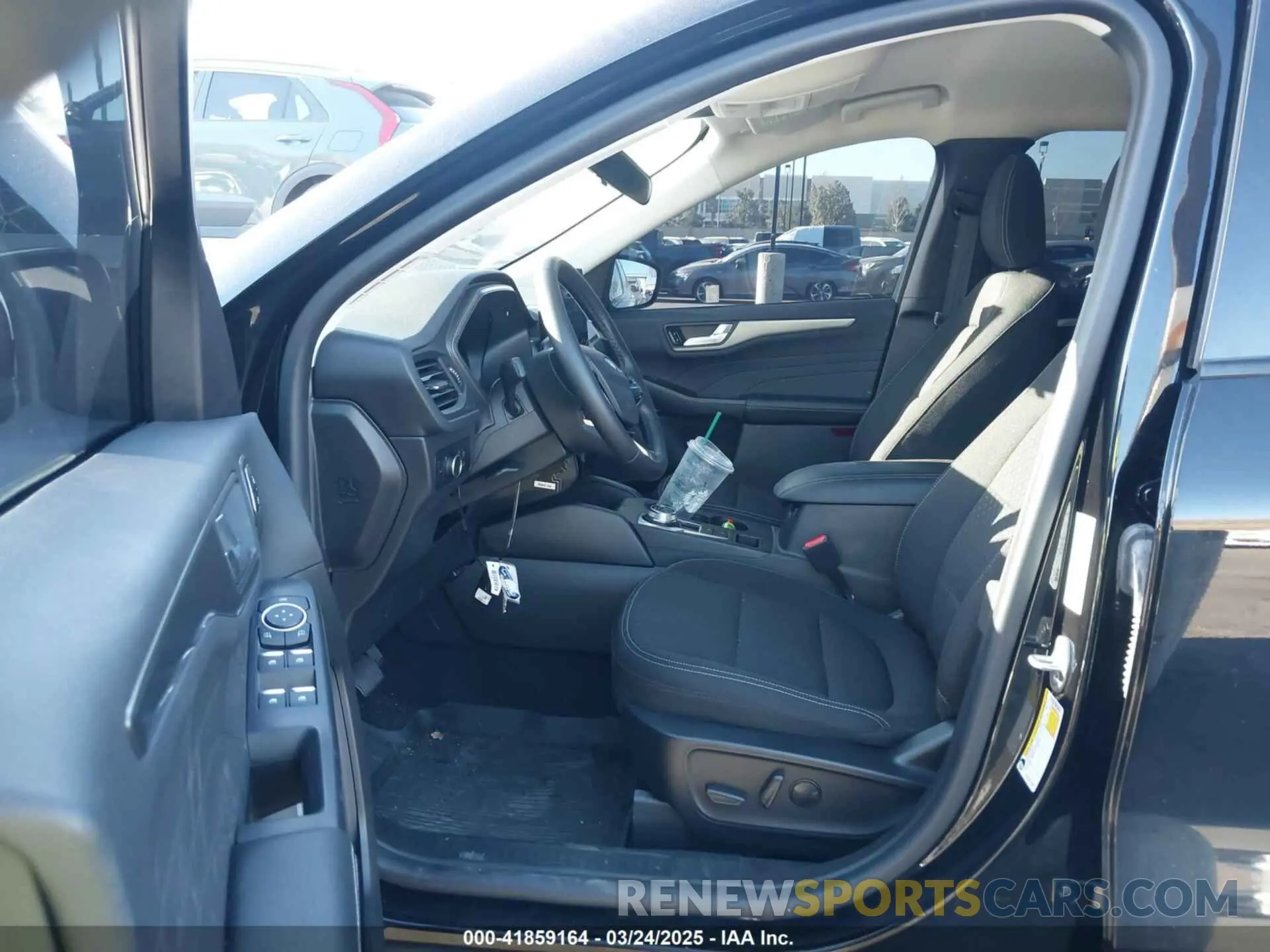 5 fotografías del automóvil dañado 1FMCU0GN9PUB12426 FORD ESCAPE 2023