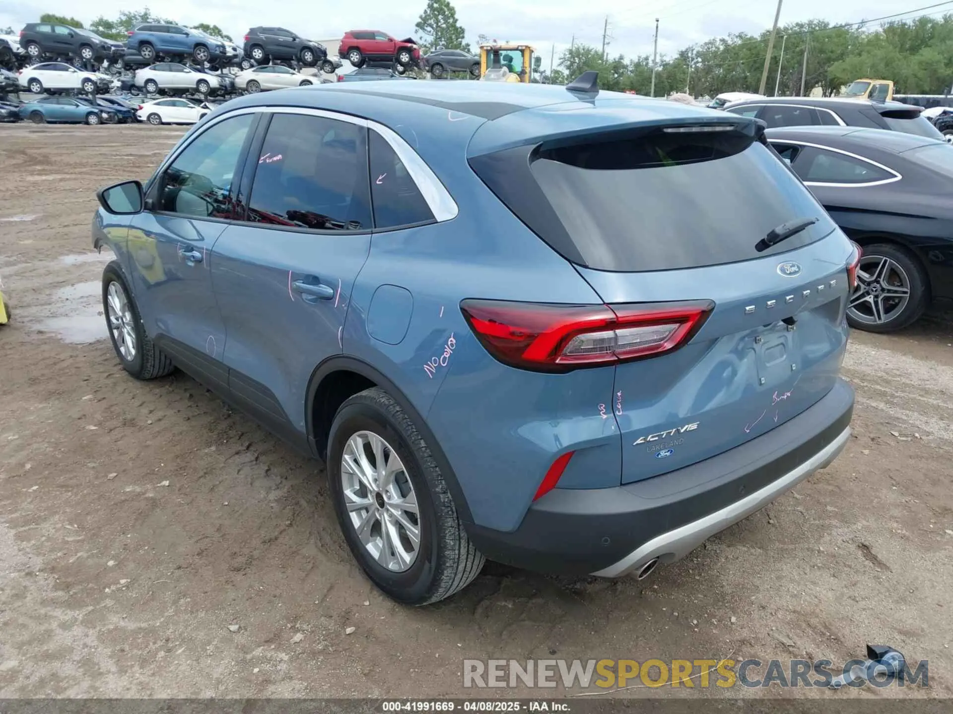 3 fotografías del automóvil dañado 1FMCU0GNXPUA22802 FORD ESCAPE 2023