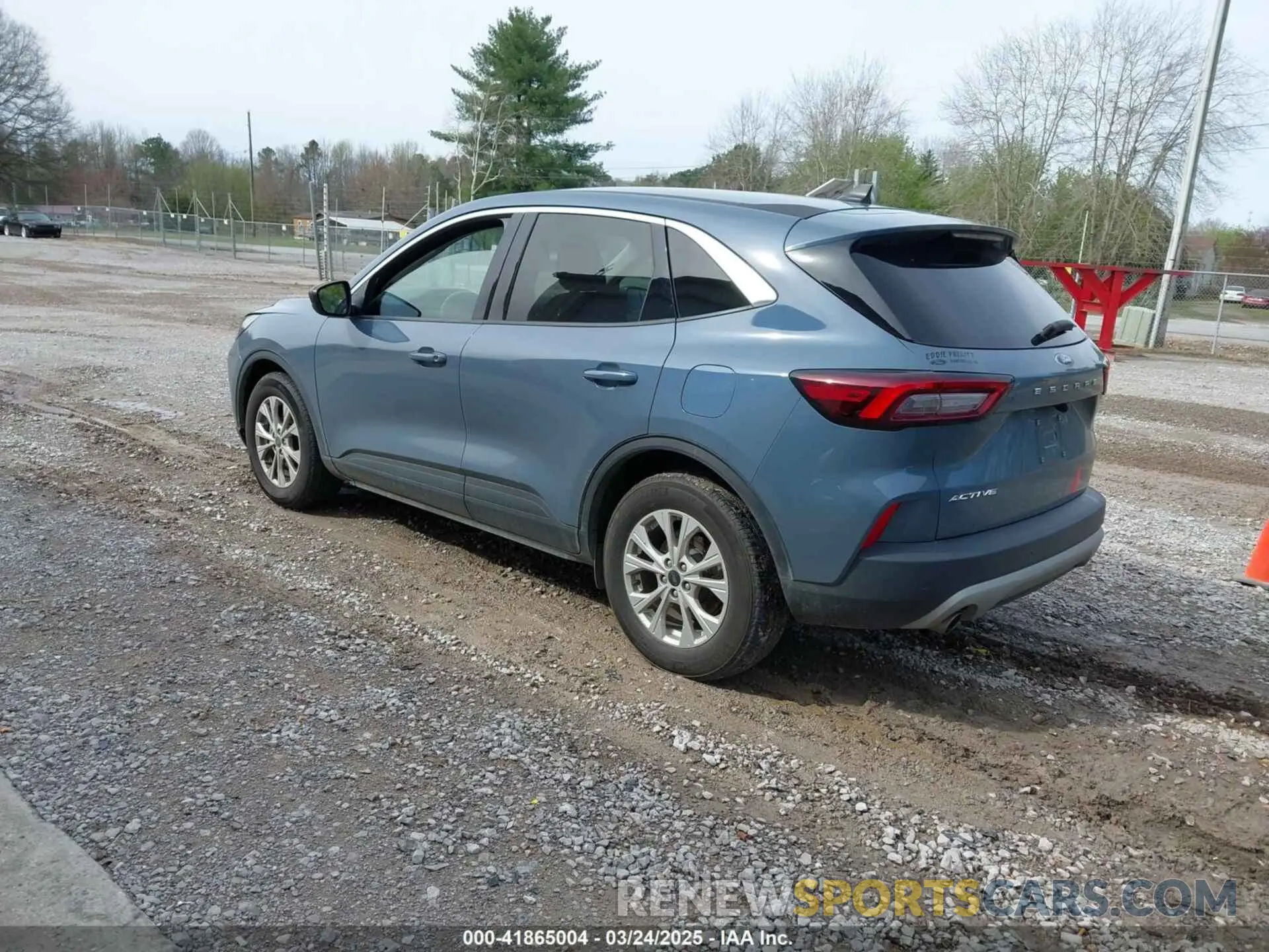 3 fotografías del automóvil dañado 1FMCU0GNXPUA41639 FORD ESCAPE 2023