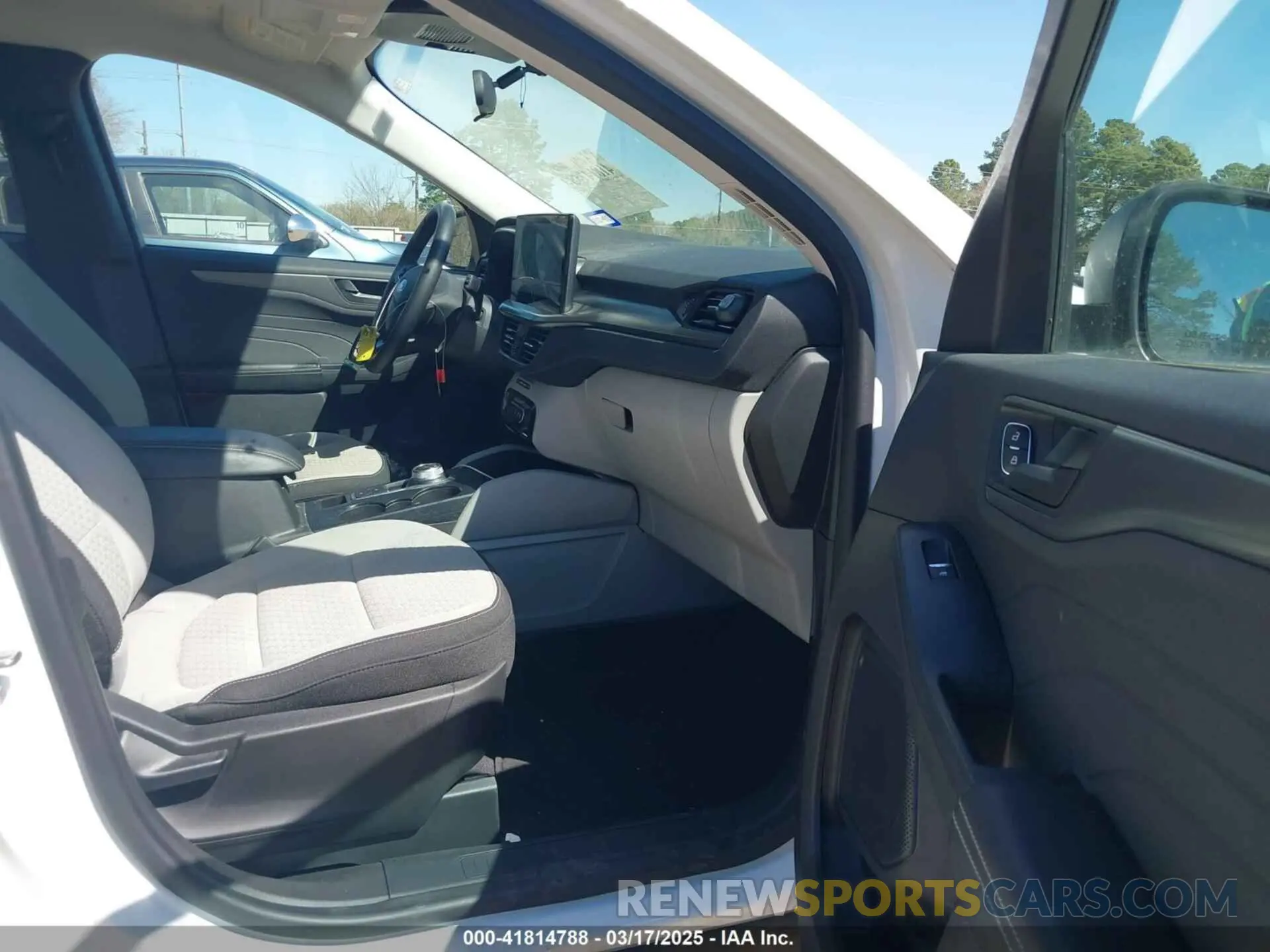 5 fotografías del automóvil dañado 1FMCU0GZ4PUA68600 FORD ESCAPE 2023