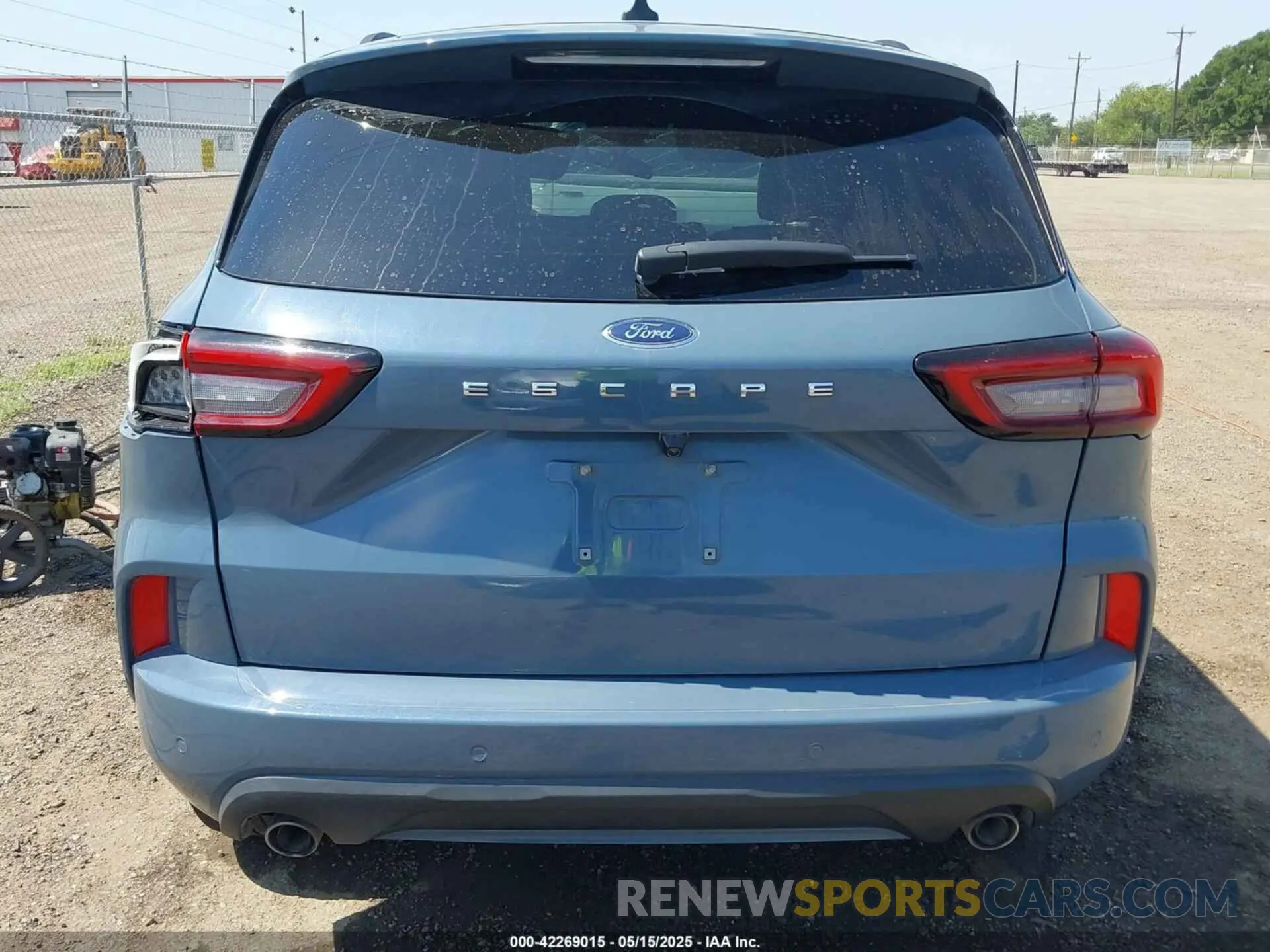 17 fotografías del automóvil dañado 1FMCU0MN0PUB06292 FORD ESCAPE 2023