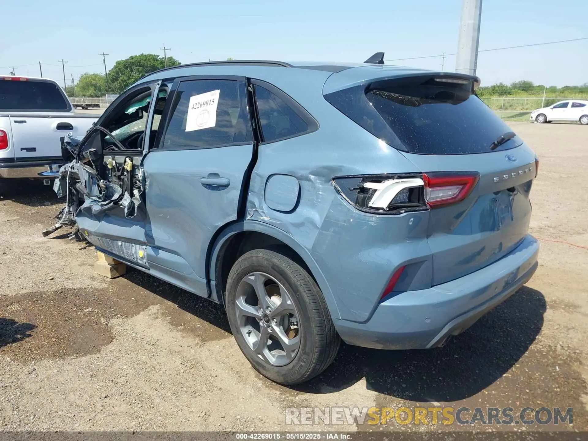 3 fotografías del automóvil dañado 1FMCU0MN0PUB06292 FORD ESCAPE 2023