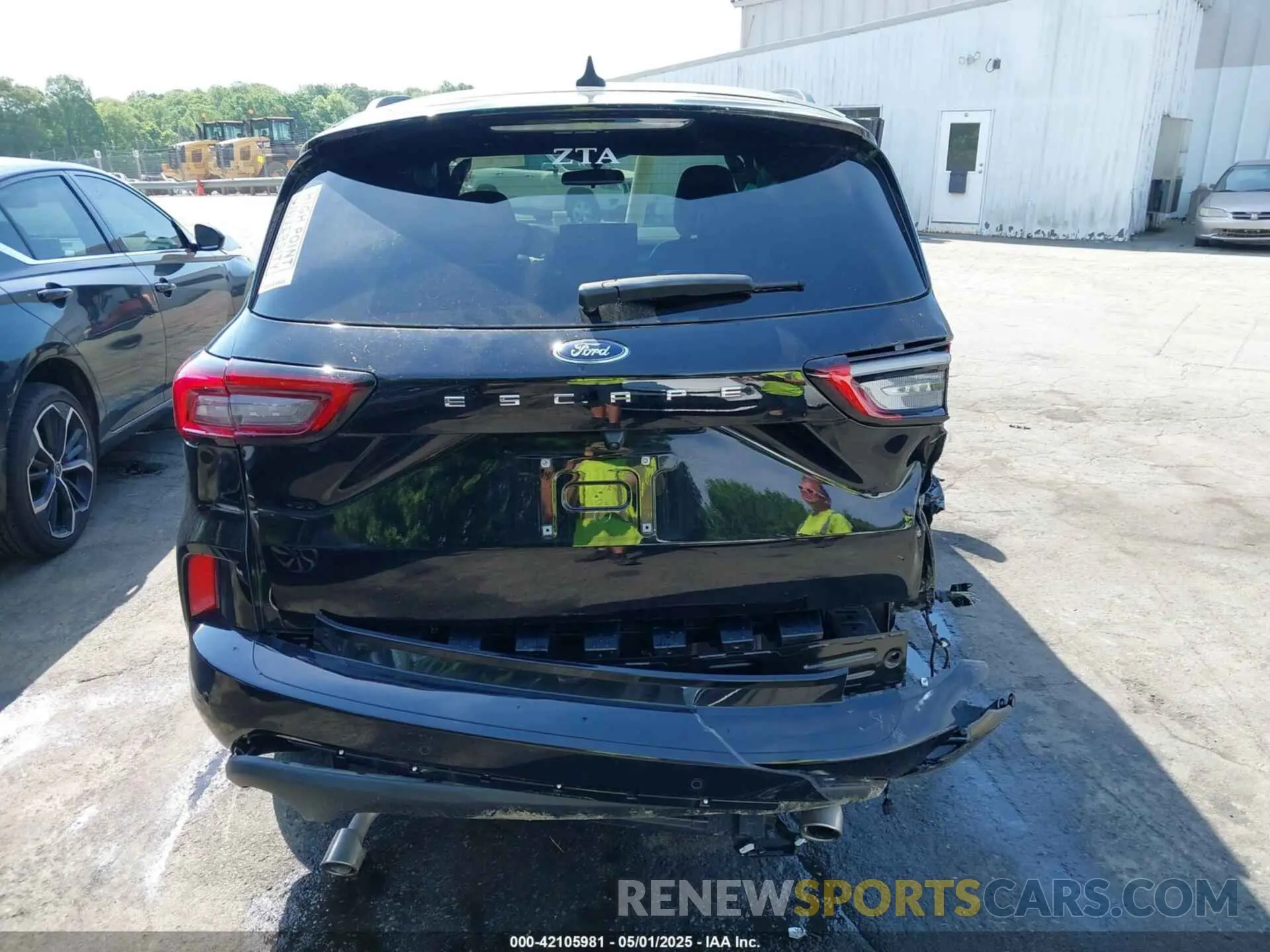 16 fotografías del automóvil dañado 1FMCU0MN2PUB46678 FORD ESCAPE 2023