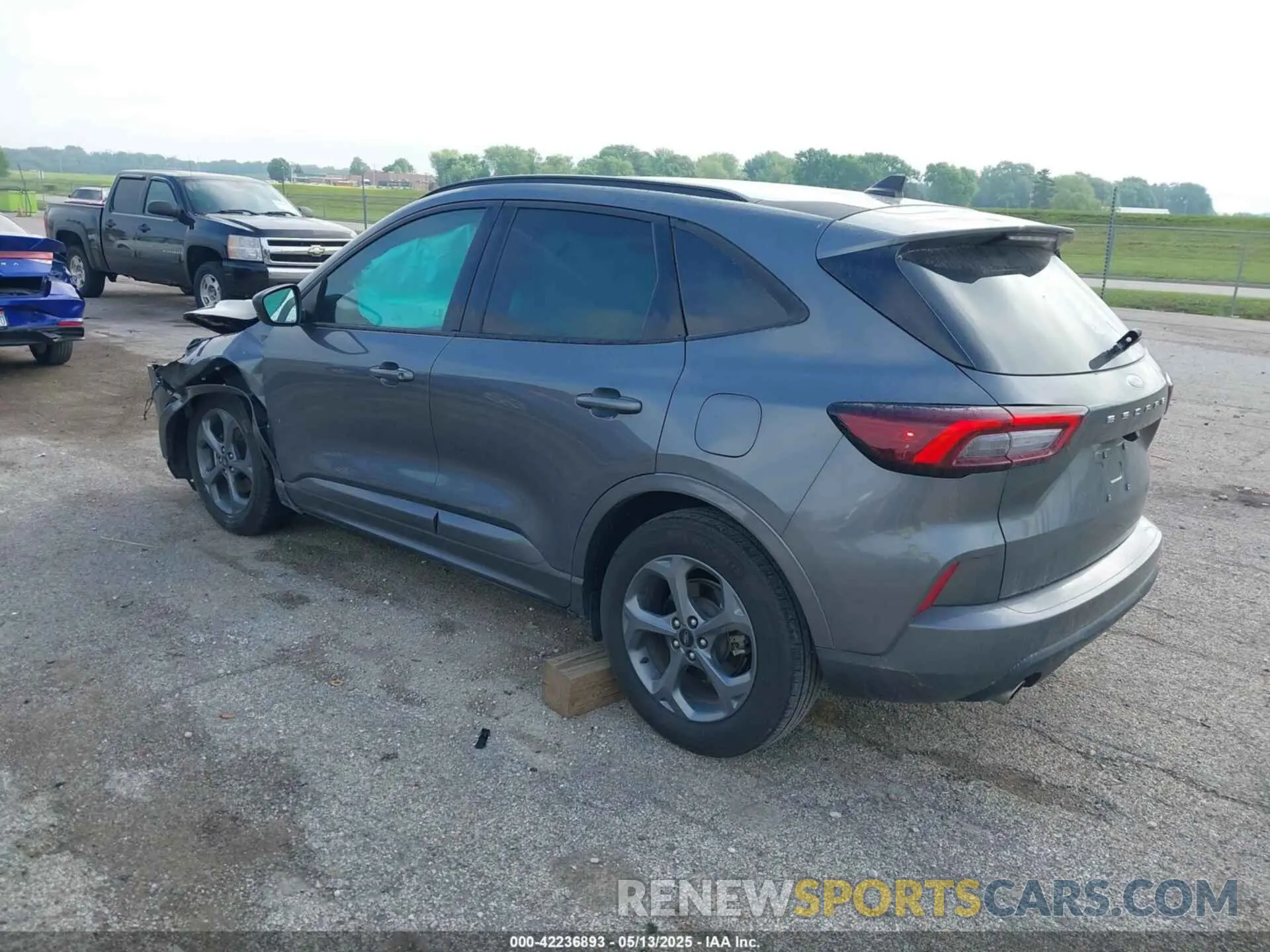 3 fotografías del automóvil dañado 1FMCU0MN3PUA27442 FORD ESCAPE 2023