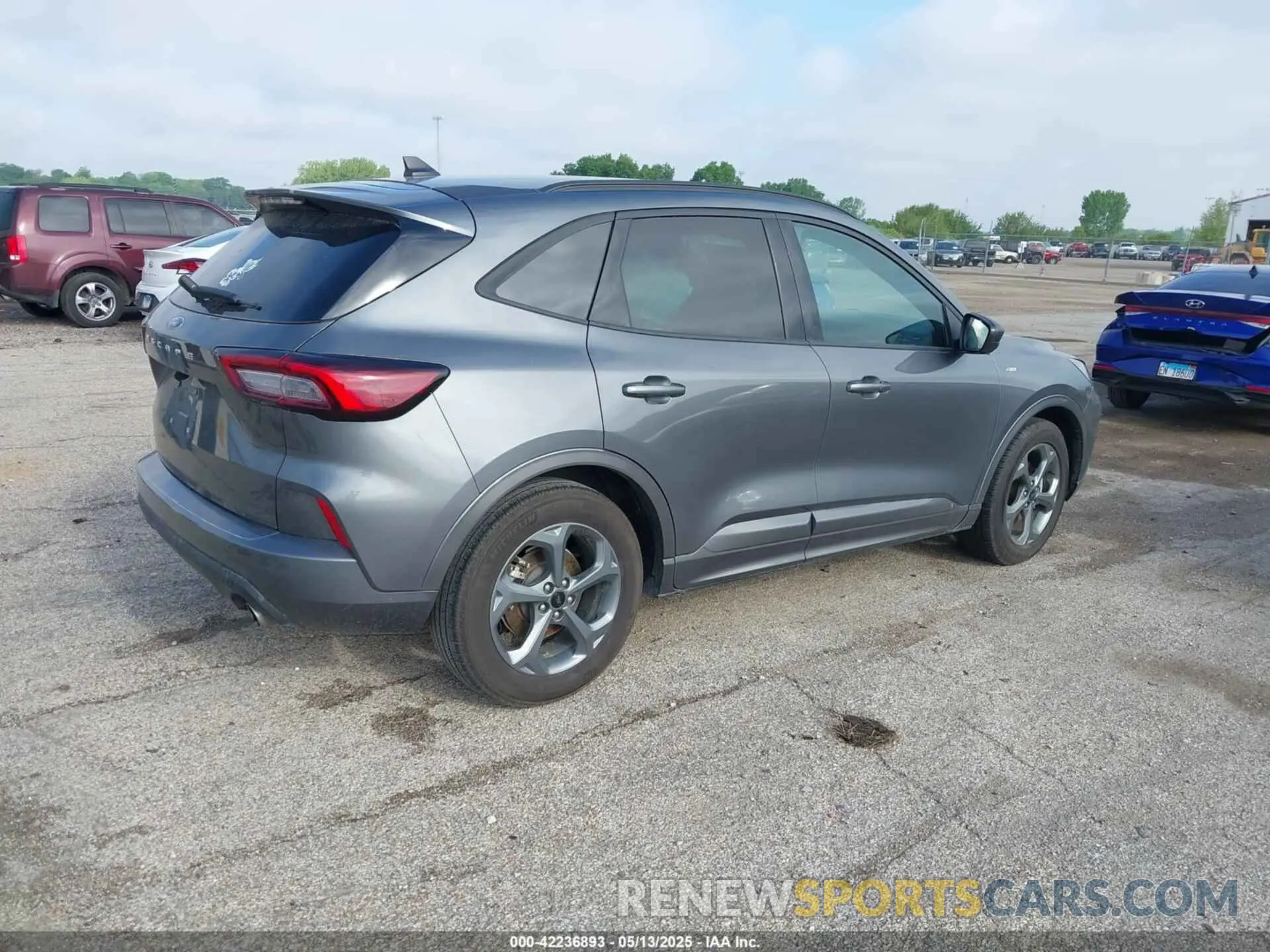 4 fotografías del automóvil dañado 1FMCU0MN3PUA27442 FORD ESCAPE 2023