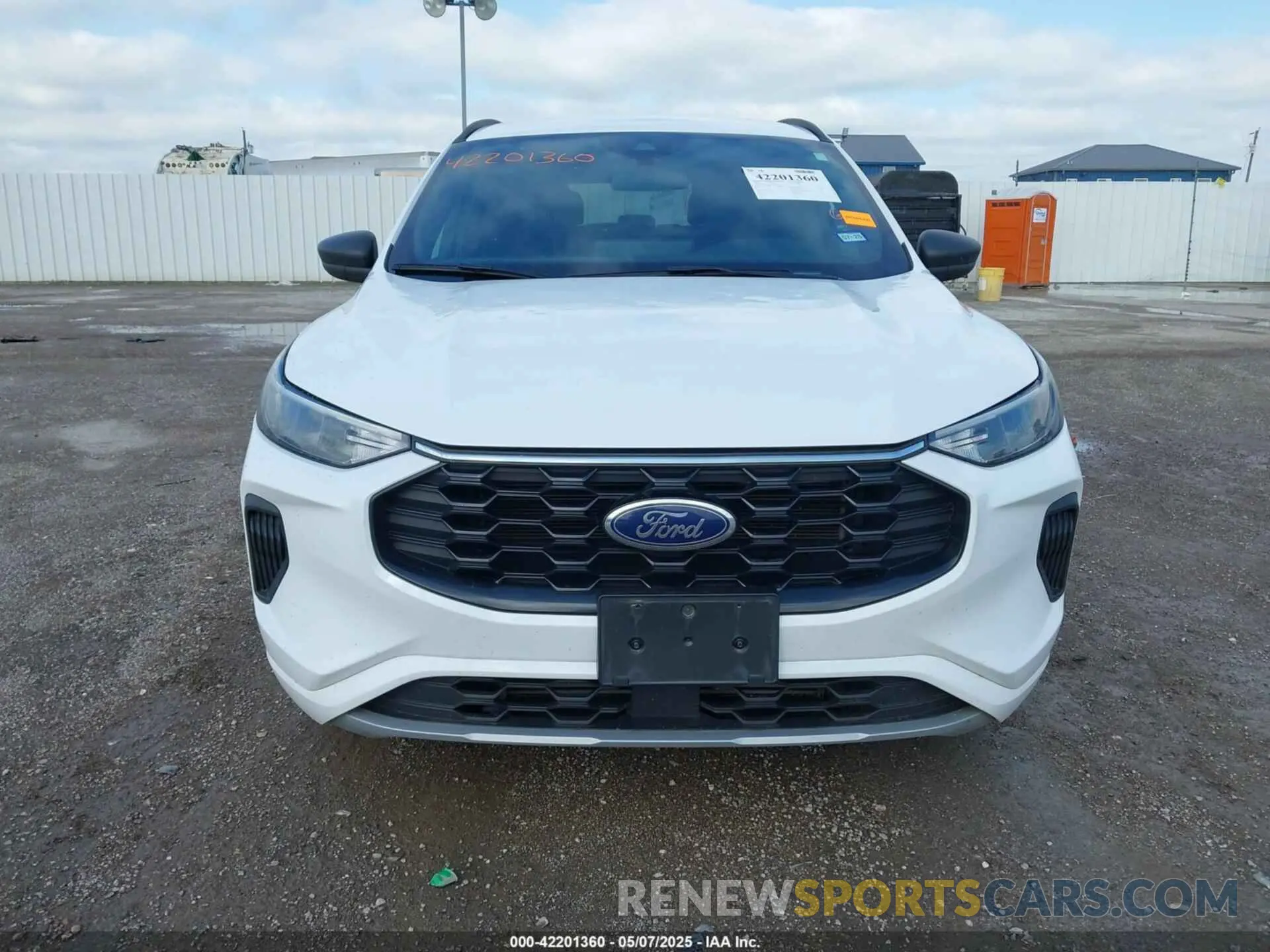 12 fotografías del automóvil dañado 1FMCU0MN4PUA70574 FORD ESCAPE 2023