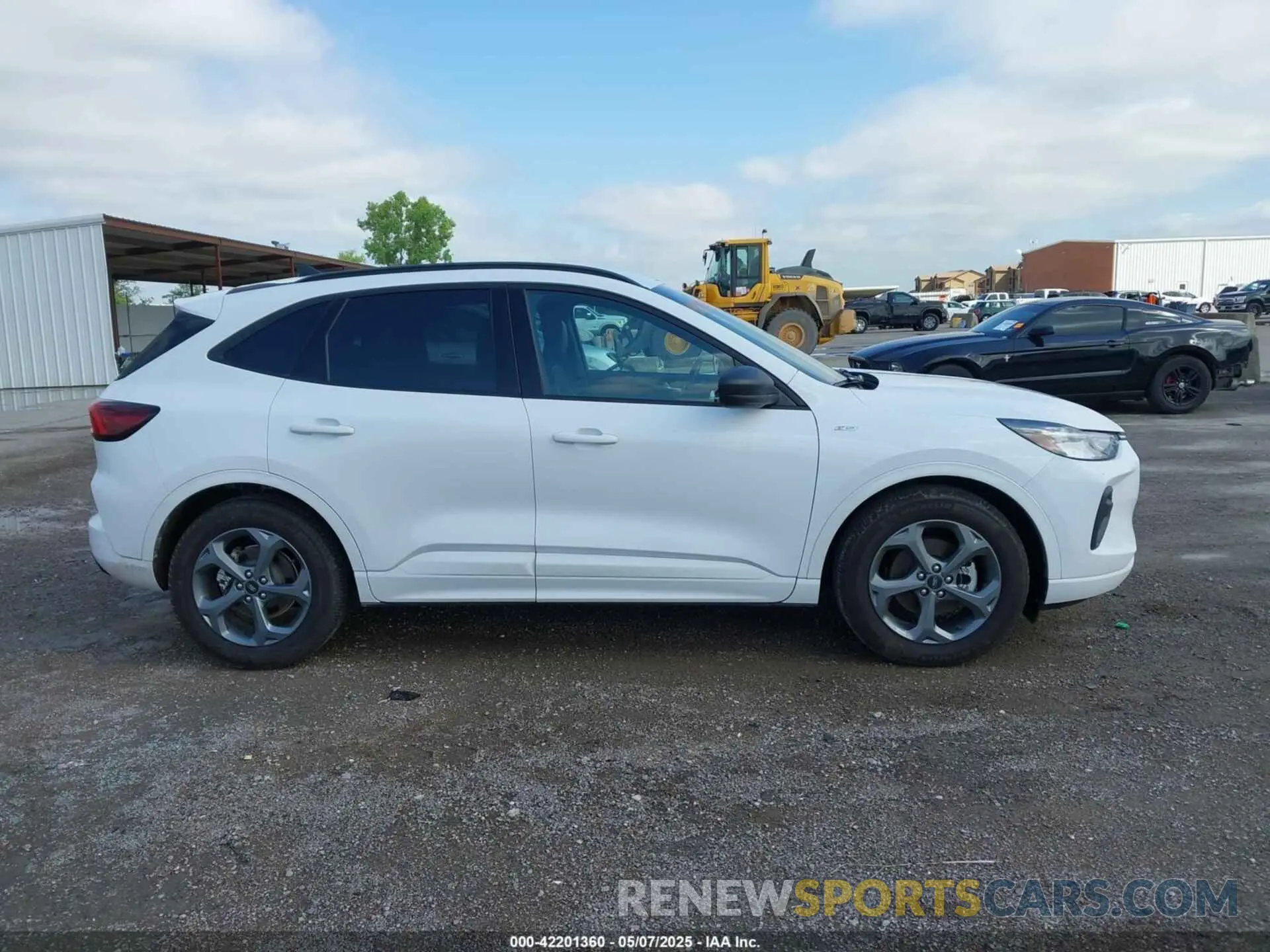 13 fotografías del automóvil dañado 1FMCU0MN4PUA70574 FORD ESCAPE 2023