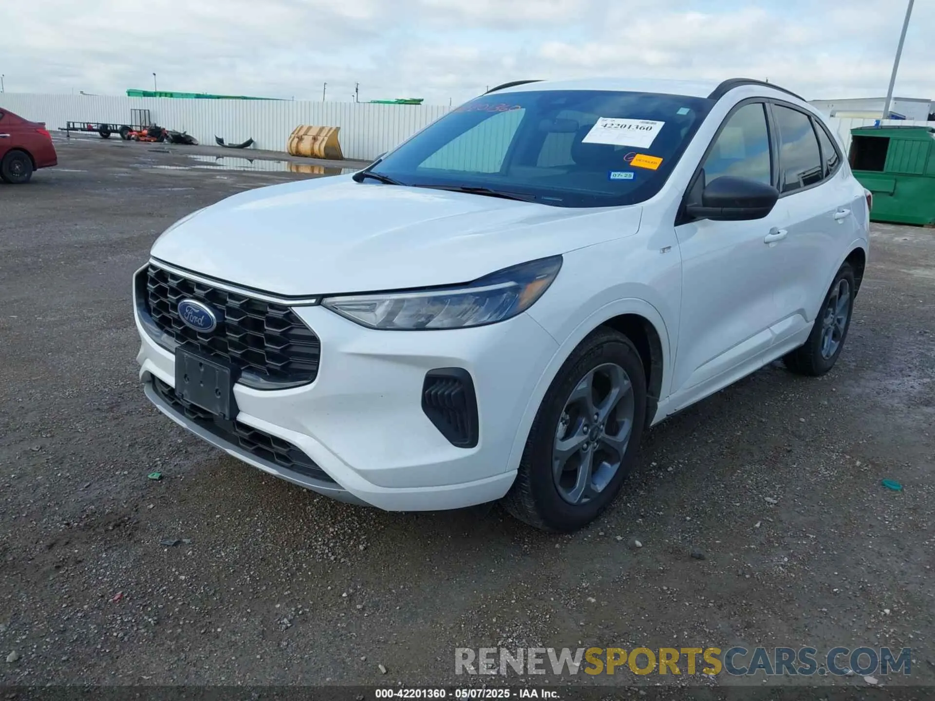2 fotografías del automóvil dañado 1FMCU0MN4PUA70574 FORD ESCAPE 2023