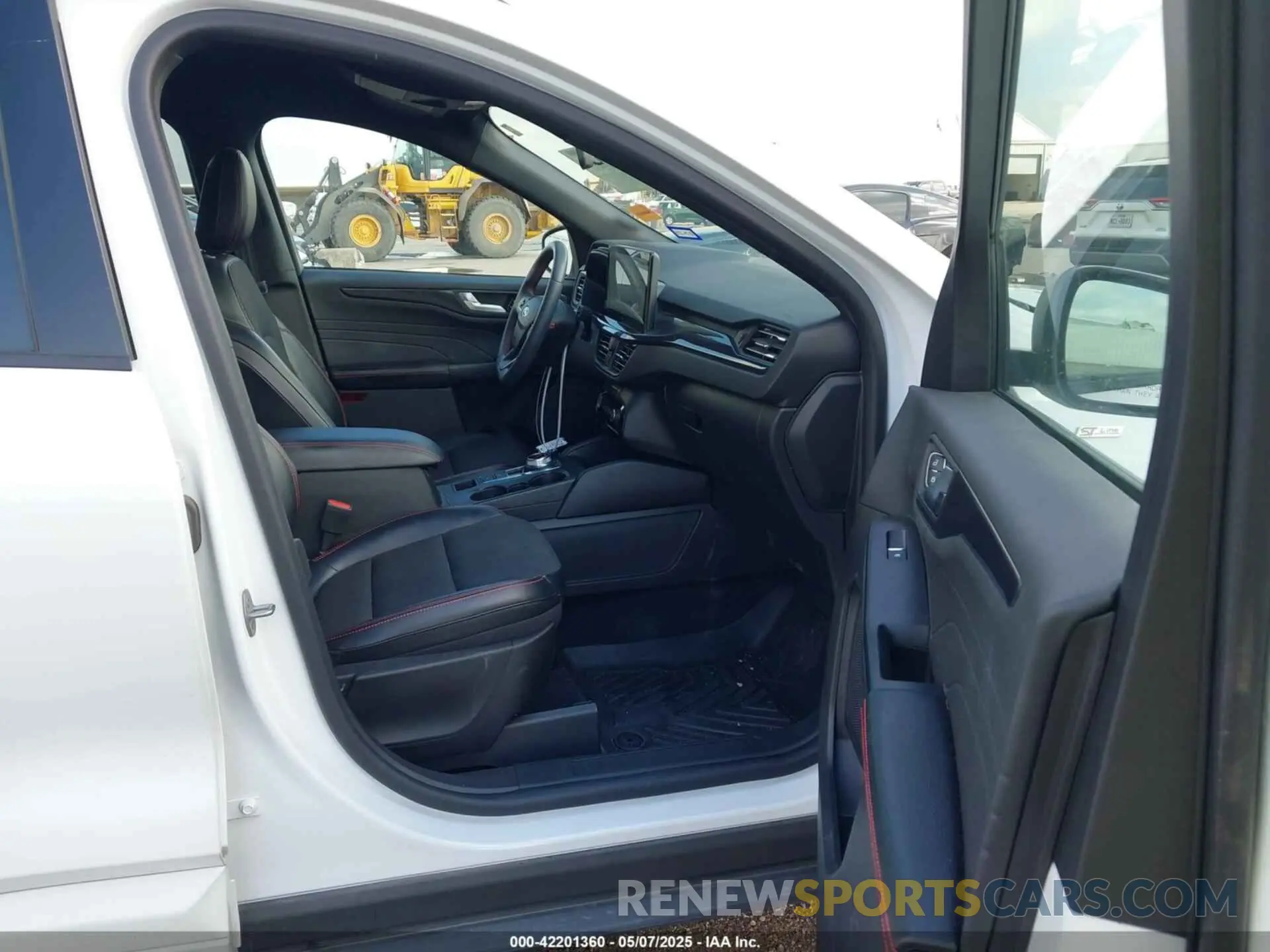 5 fotografías del automóvil dañado 1FMCU0MN4PUA70574 FORD ESCAPE 2023