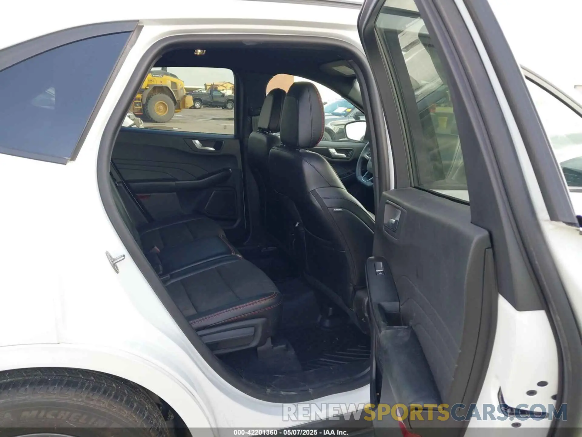 8 fotografías del automóvil dañado 1FMCU0MN4PUA70574 FORD ESCAPE 2023