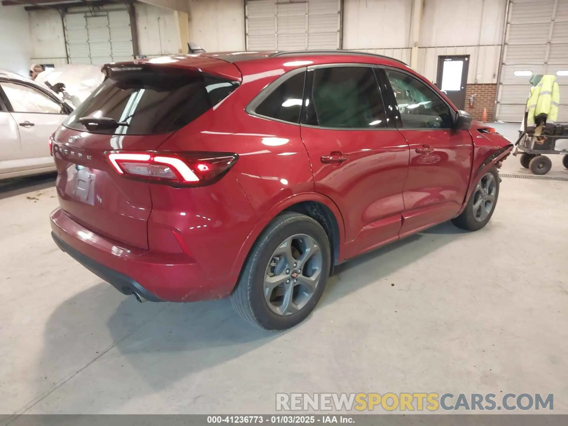 4 fotografías del automóvil dañado 1FMCU0MN6PUA10943 FORD ESCAPE 2023