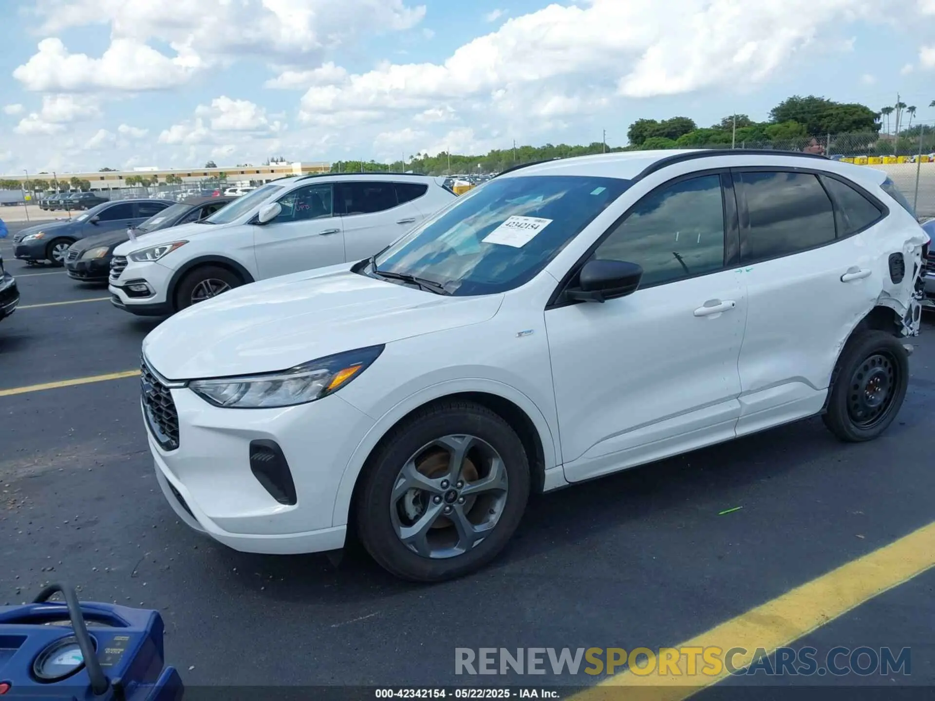 2 fotografías del automóvil dañado 1FMCU0MN6PUA59625 FORD ESCAPE 2023