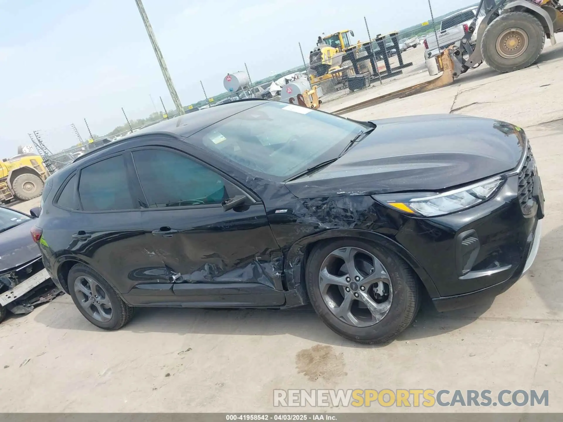 12 fotografías del automóvil dañado 1FMCU0MN9PUA52247 FORD ESCAPE 2023