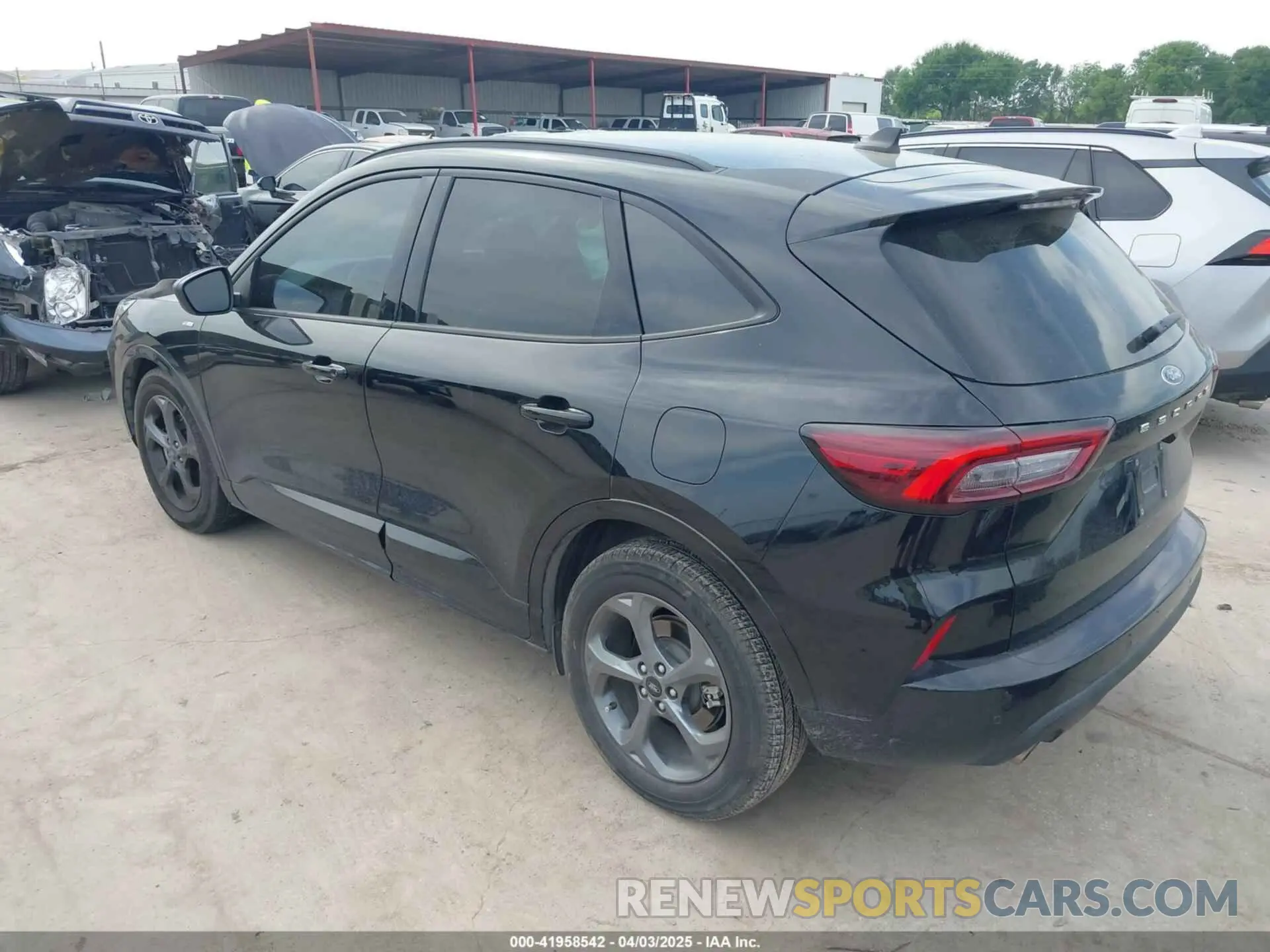 3 fotografías del automóvil dañado 1FMCU0MN9PUA52247 FORD ESCAPE 2023
