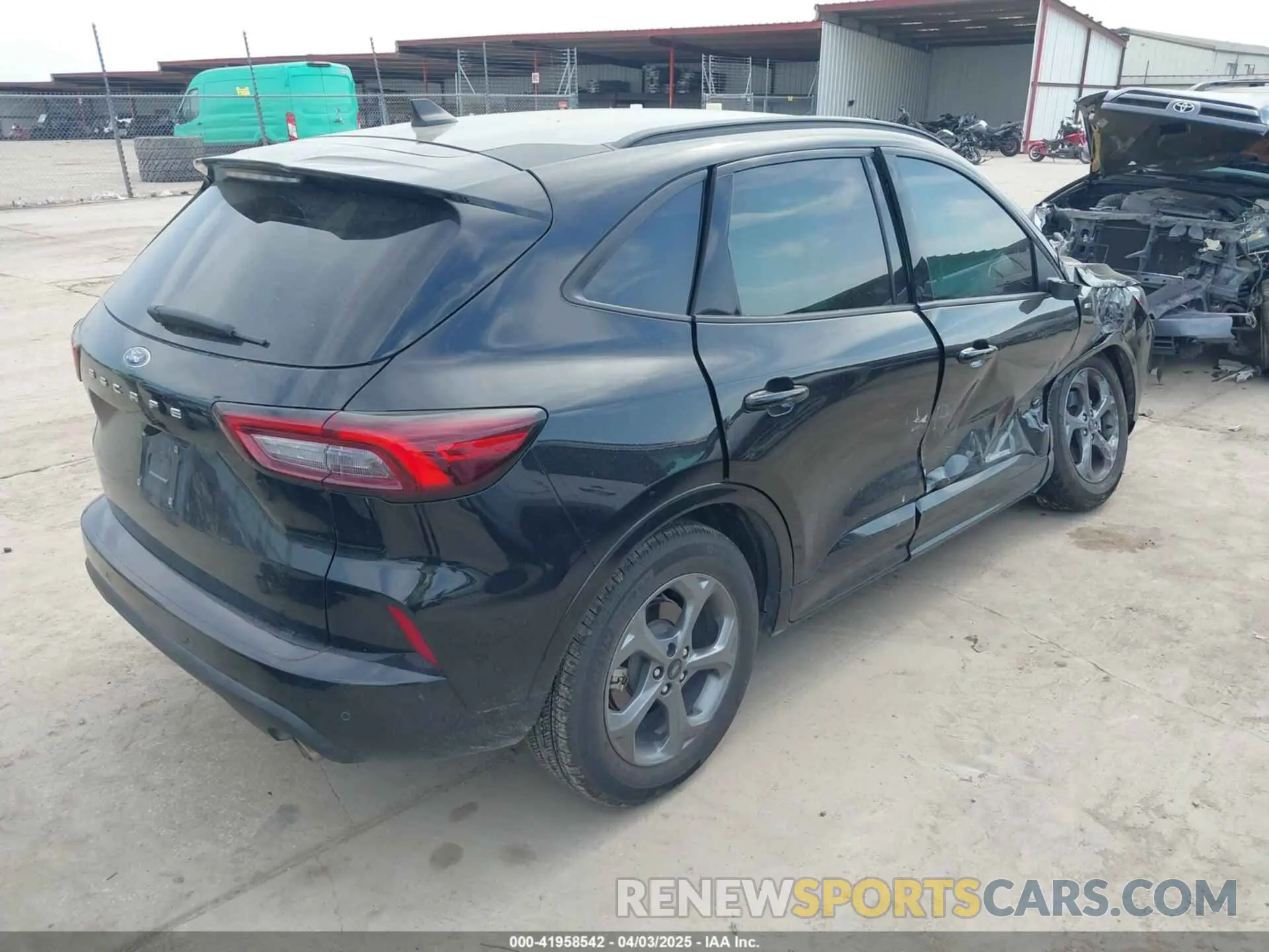 4 fotografías del automóvil dañado 1FMCU0MN9PUA52247 FORD ESCAPE 2023