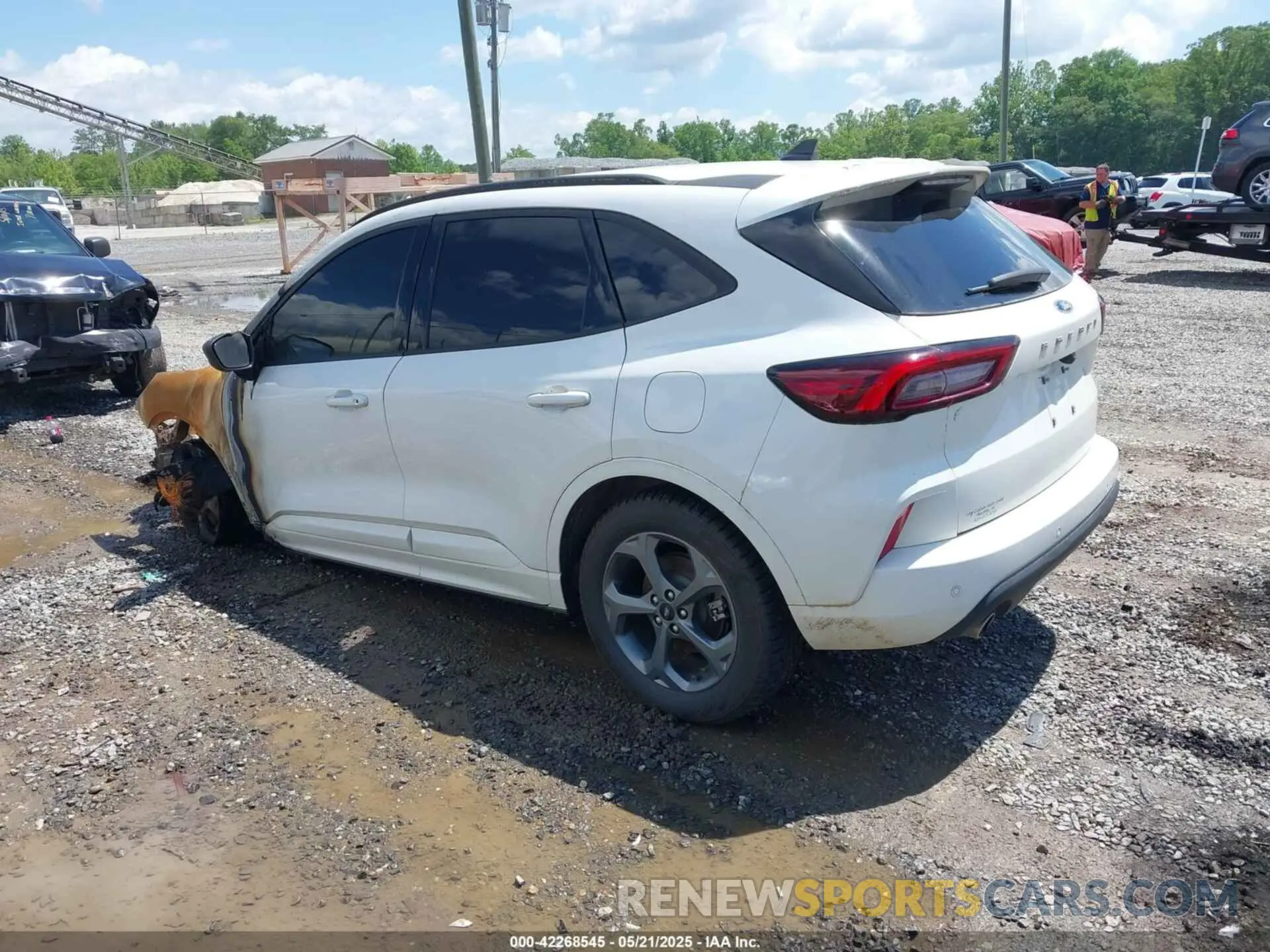 3 fotografías del automóvil dañado 1FMCU0MNXPUB20734 FORD ESCAPE 2023