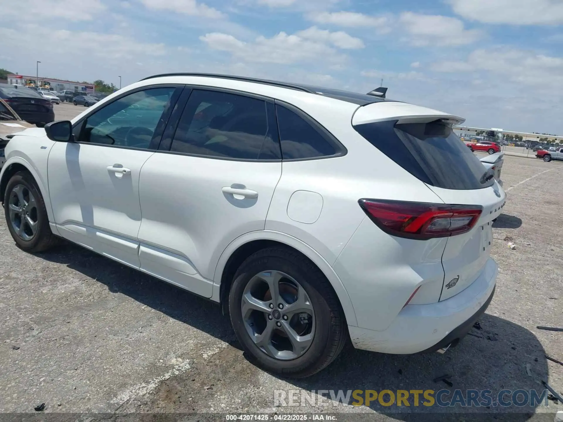 3 fotografías del automóvil dañado 1FMCU0MNXPUB45343 FORD ESCAPE 2023