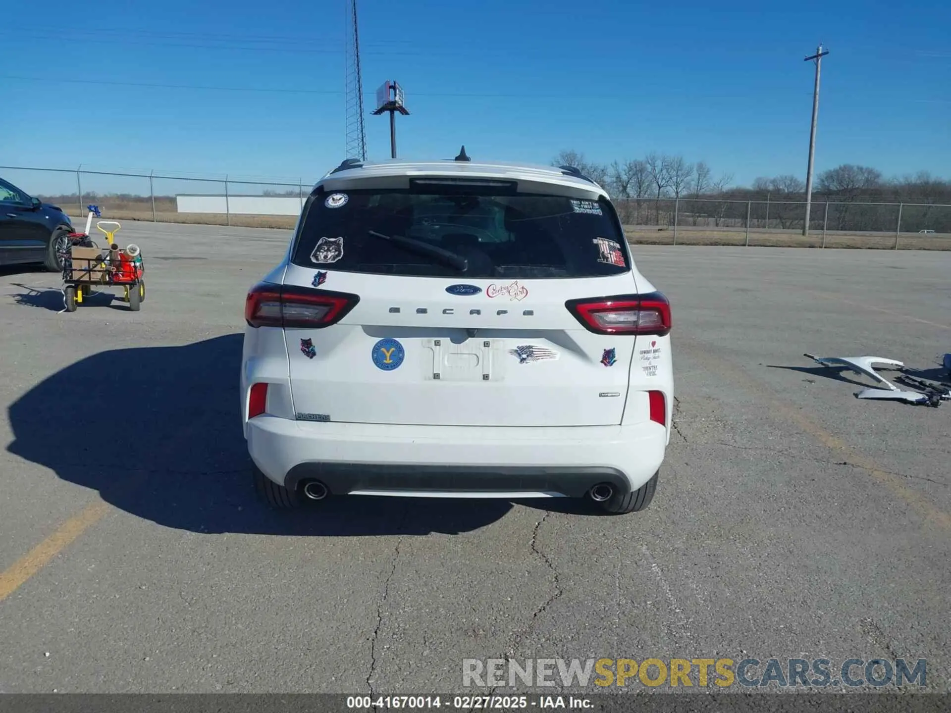 17 fotografías del automóvil dañado 1FMCU0MZ5PUB41896 FORD ESCAPE 2023