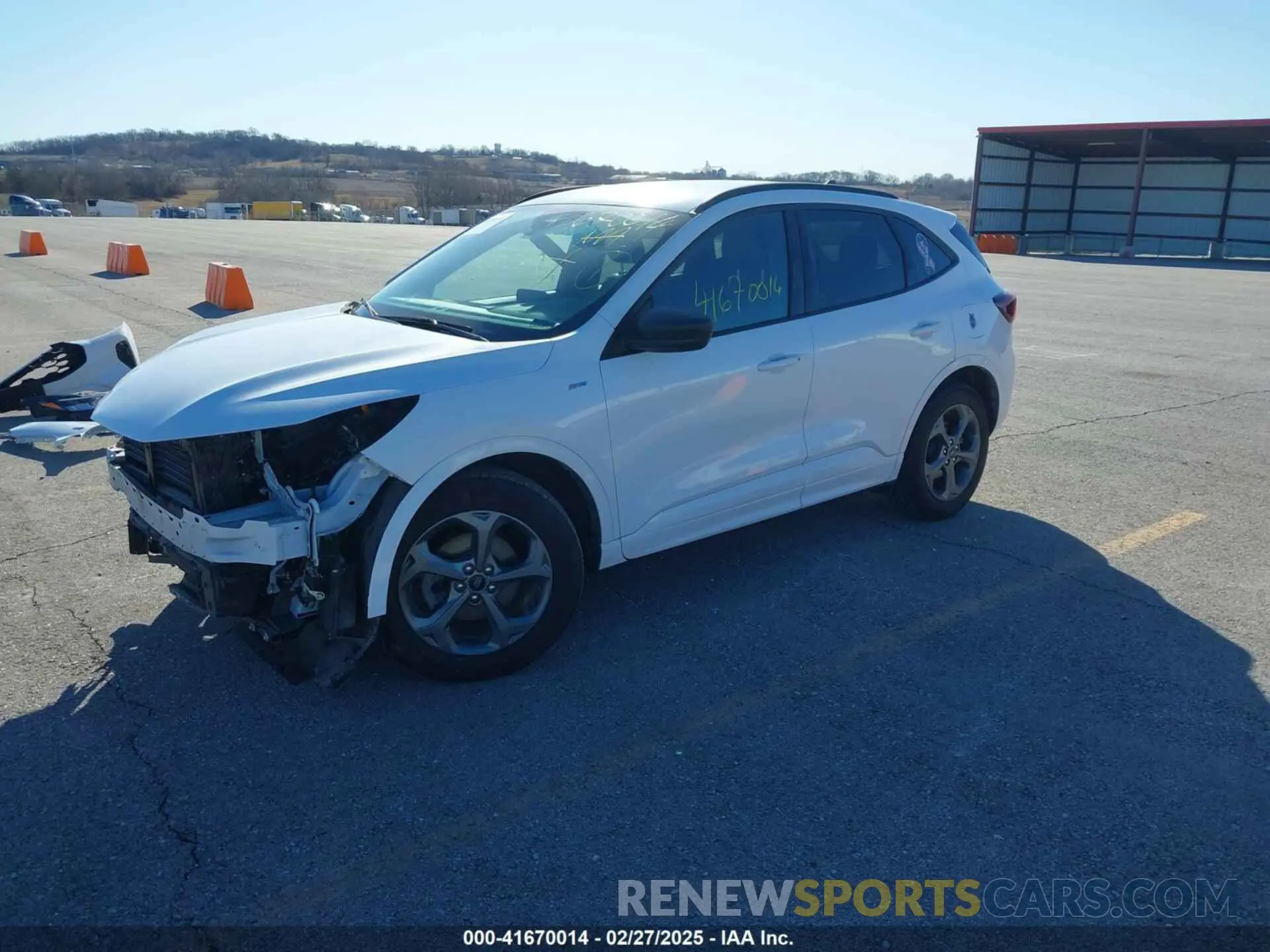 2 fotografías del automóvil dañado 1FMCU0MZ5PUB41896 FORD ESCAPE 2023