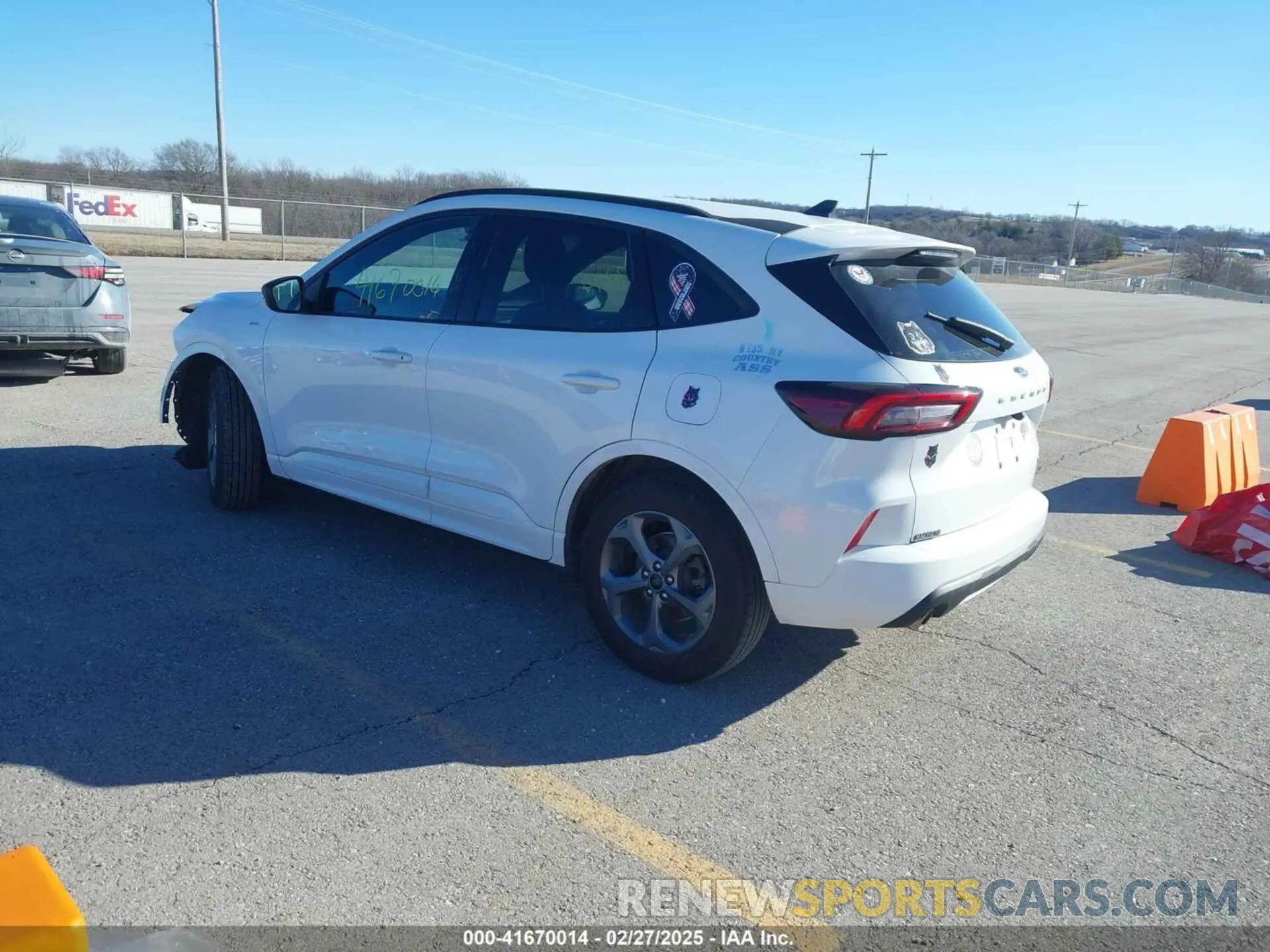 3 fotografías del automóvil dañado 1FMCU0MZ5PUB41896 FORD ESCAPE 2023