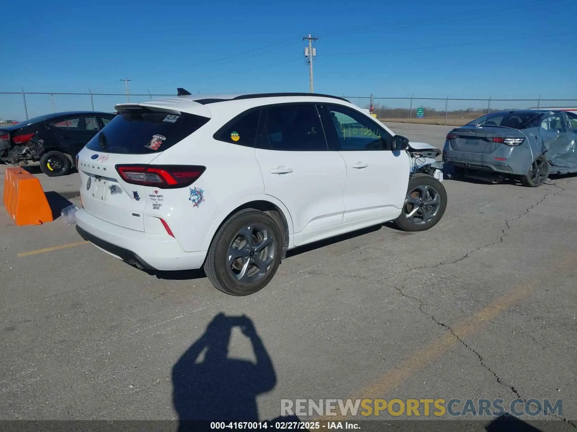 4 fotografías del automóvil dañado 1FMCU0MZ5PUB41896 FORD ESCAPE 2023