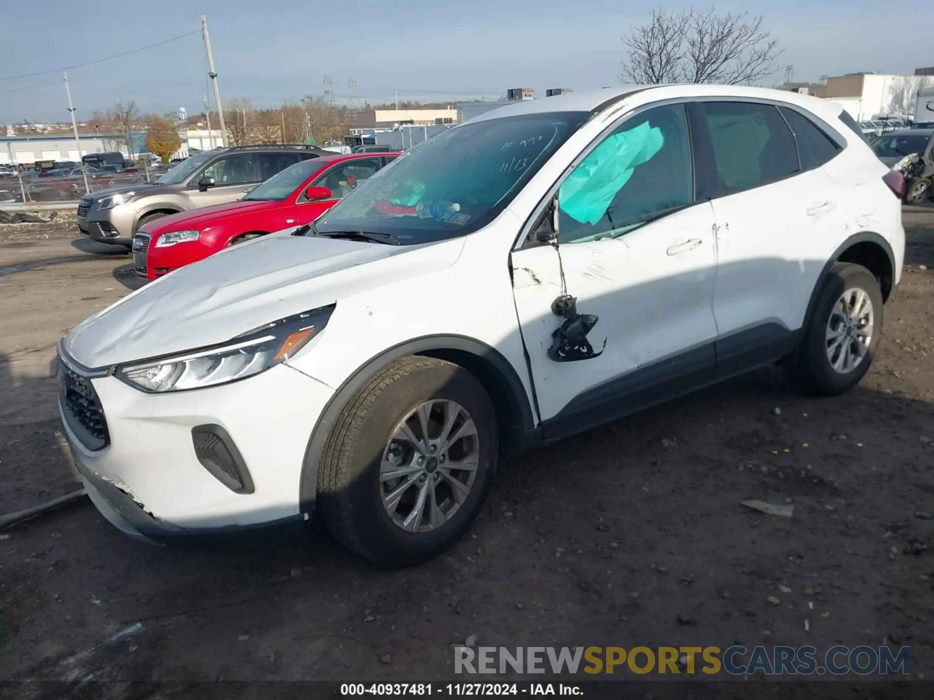 2 fotografías del automóvil dañado 1FMCU9GN0PUB29281 FORD ESCAPE 2023
