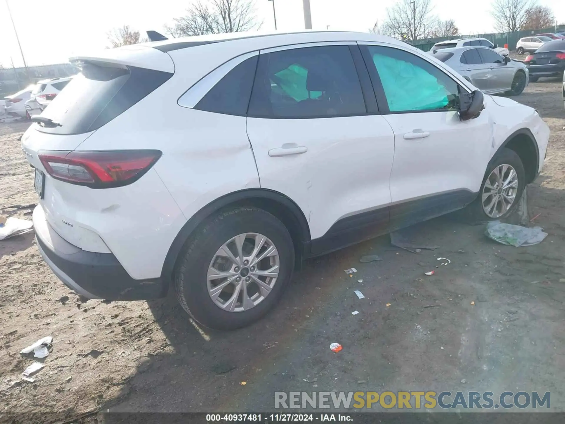 4 fotografías del automóvil dañado 1FMCU9GN0PUB29281 FORD ESCAPE 2023