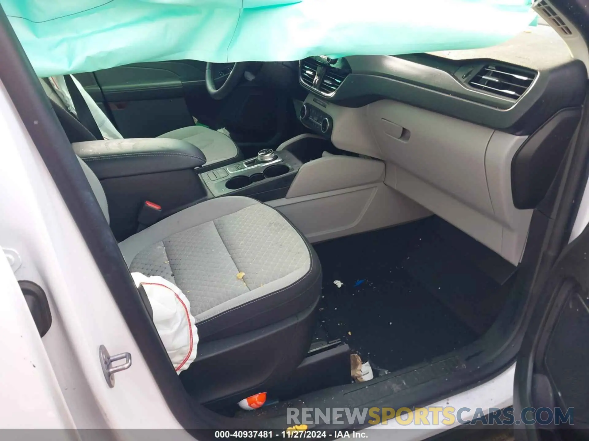 5 fotografías del automóvil dañado 1FMCU9GN0PUB29281 FORD ESCAPE 2023