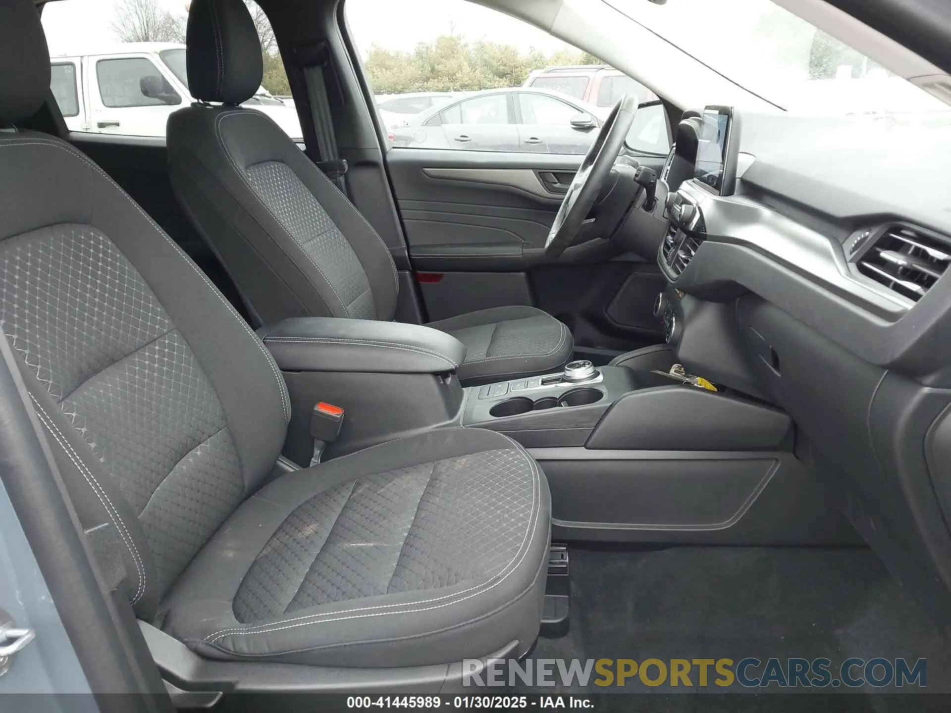 5 fotografías del automóvil dañado 1FMCU9GN2PUB29833 FORD ESCAPE 2023