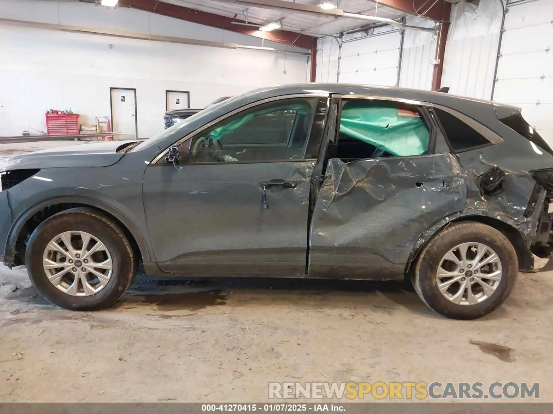 14 fotografías del automóvil dañado 1FMCU9GN3PUB22793 FORD ESCAPE 2023