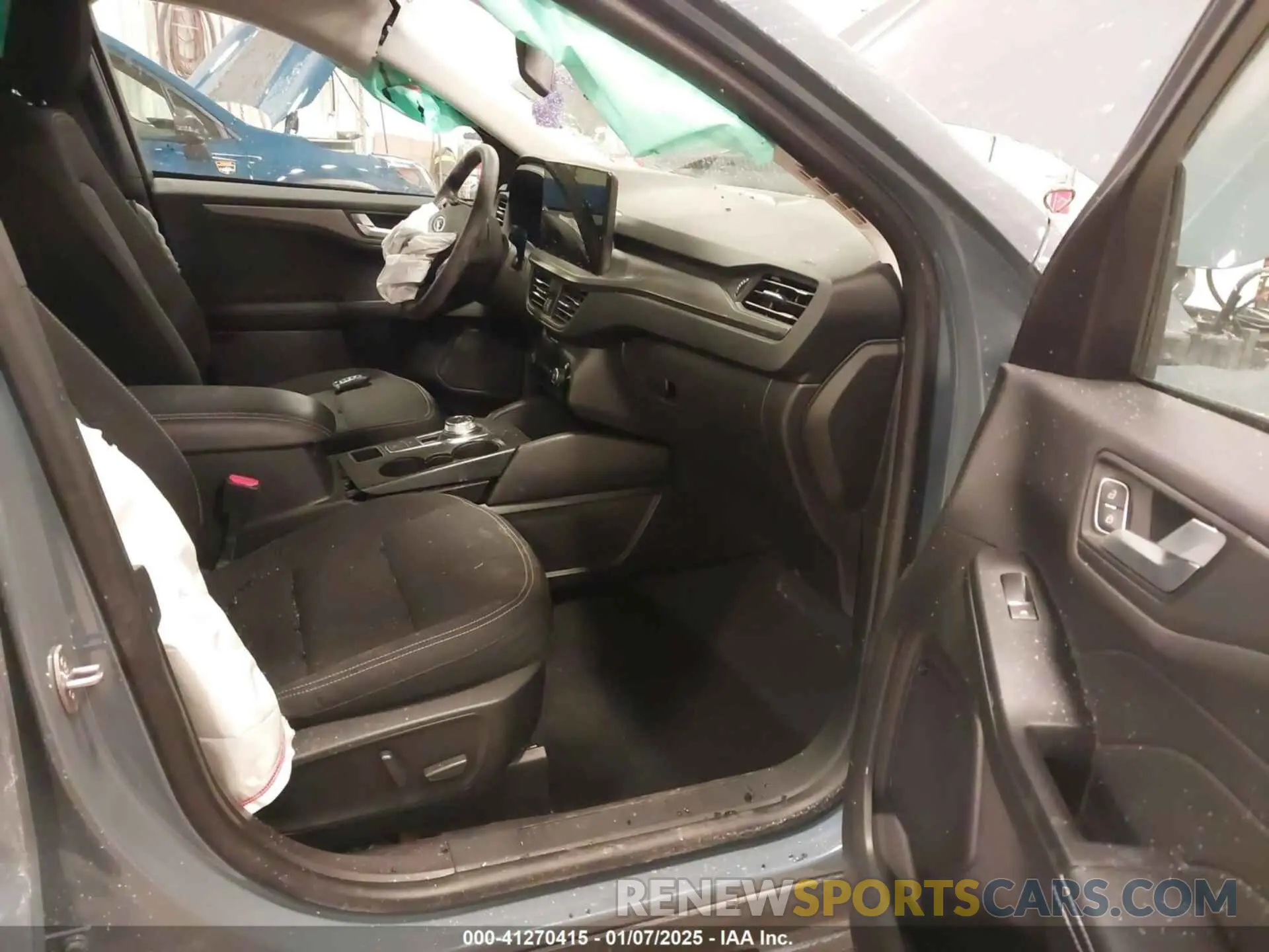 5 fotografías del automóvil dañado 1FMCU9GN3PUB22793 FORD ESCAPE 2023