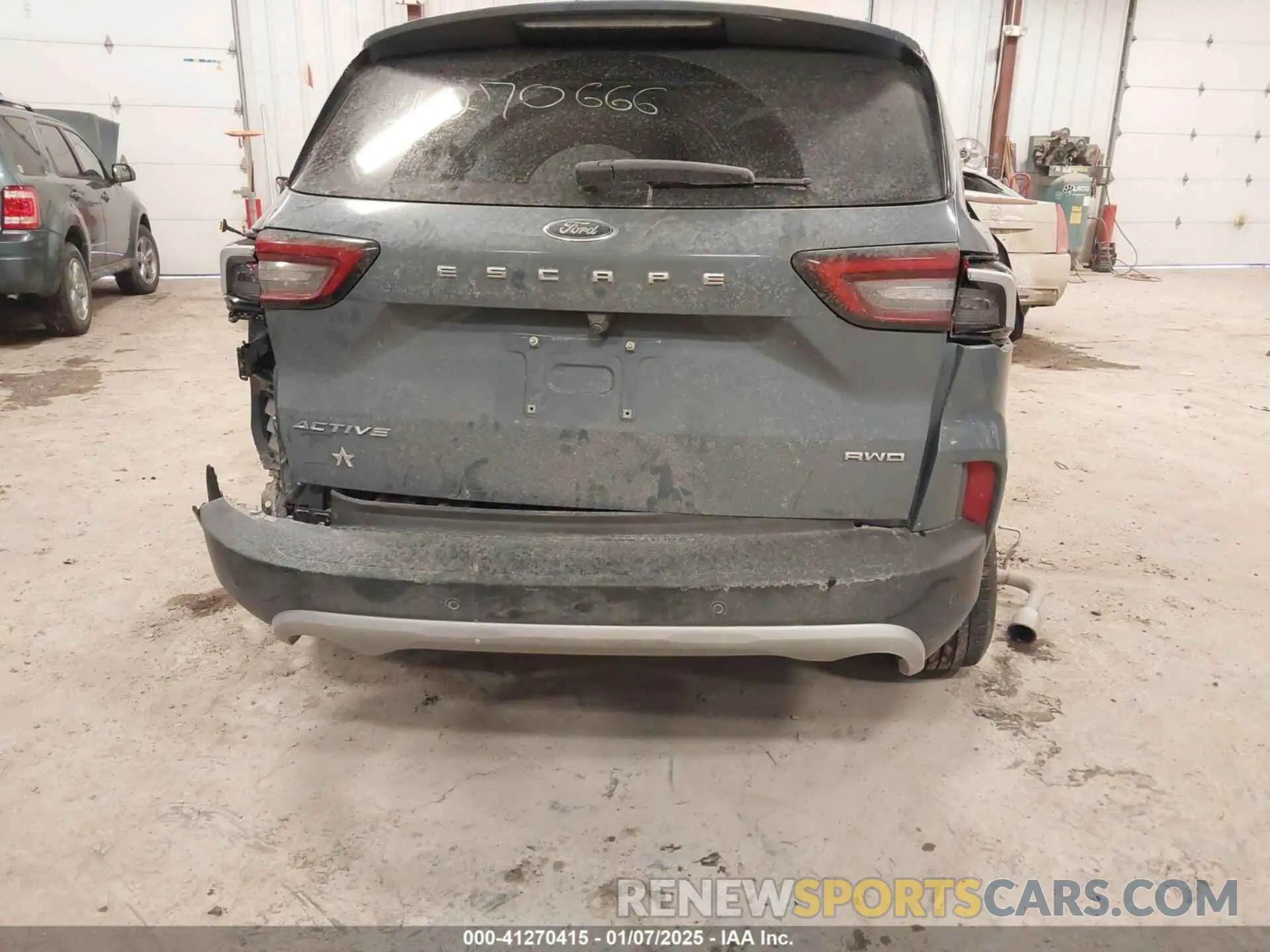 6 fotografías del automóvil dañado 1FMCU9GN3PUB22793 FORD ESCAPE 2023