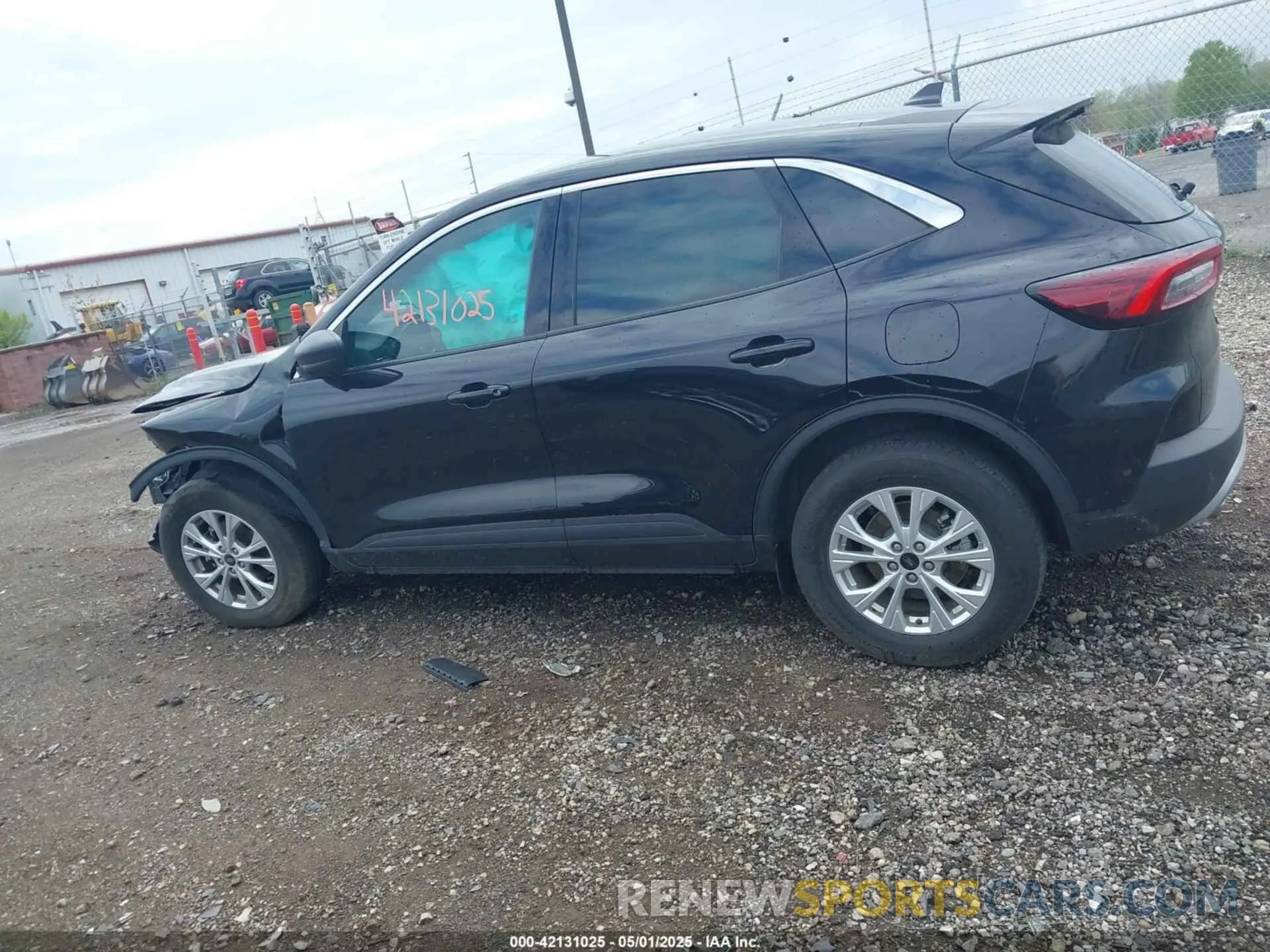 13 fotografías del automóvil dañado 1FMCU9GN7PUA04116 FORD ESCAPE 2023