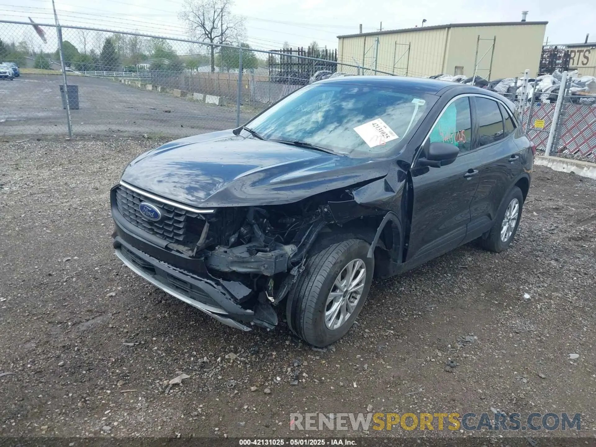 2 fotografías del automóvil dañado 1FMCU9GN7PUA04116 FORD ESCAPE 2023