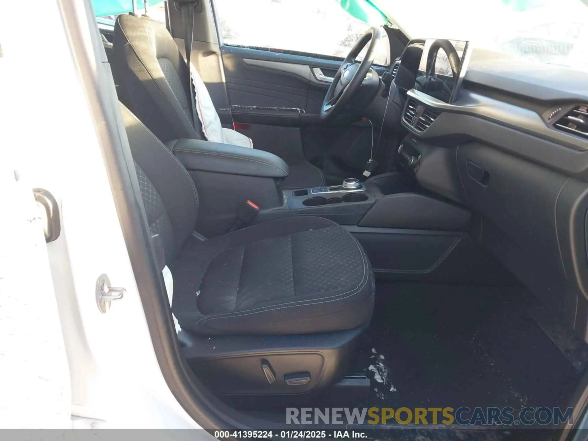 5 fotografías del automóvil dañado 1FMCU9GN7PUB42996 FORD ESCAPE 2023