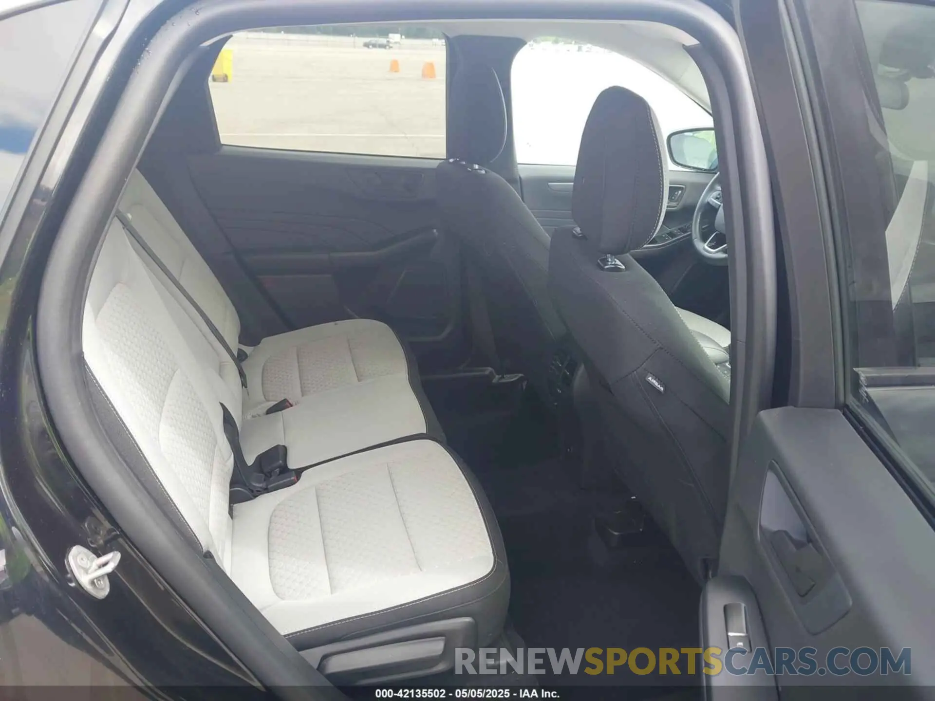 8 fotografías del automóvil dañado 1FMCU9GN9PUB16383 FORD ESCAPE 2023