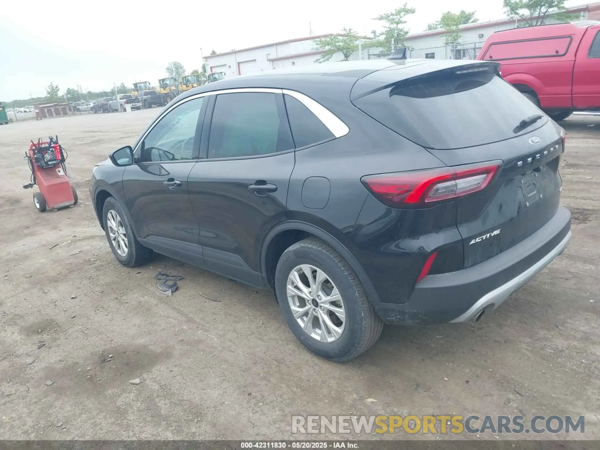 3 fotografías del automóvil dañado 1FMCU9GN9PUB17792 FORD ESCAPE 2023